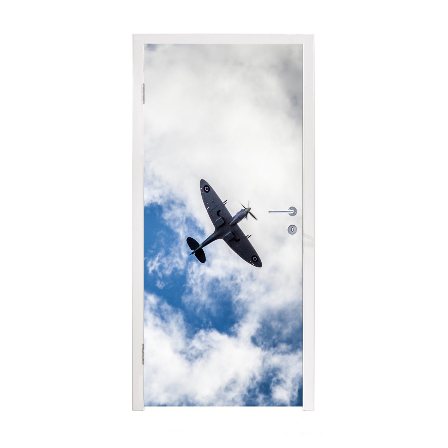 MuchoWow Türtapete Spitfire-Flugzeug gegen einen bewölkten Himmel, Matt, bedruckt, (1 St), Fototapete für Tür, Türaufkleber, 75x205 cm