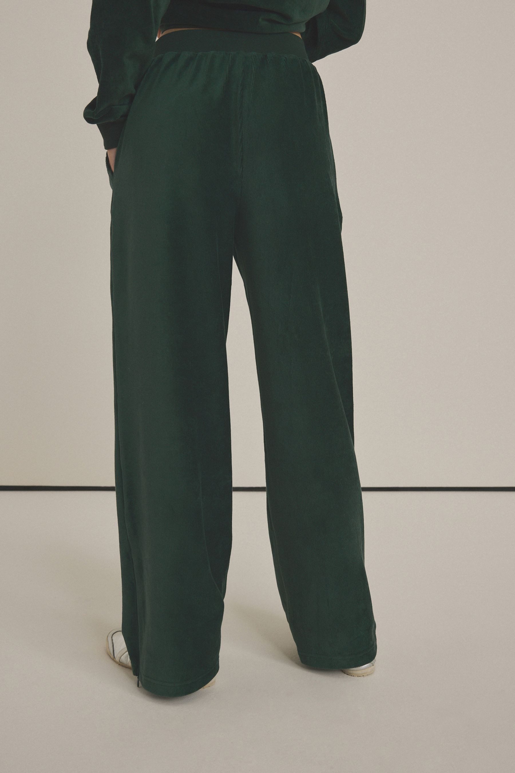 Next Jogginghose Jogginghose mit weitem Bein aus Feincord (1-tlg) günstig online kaufen