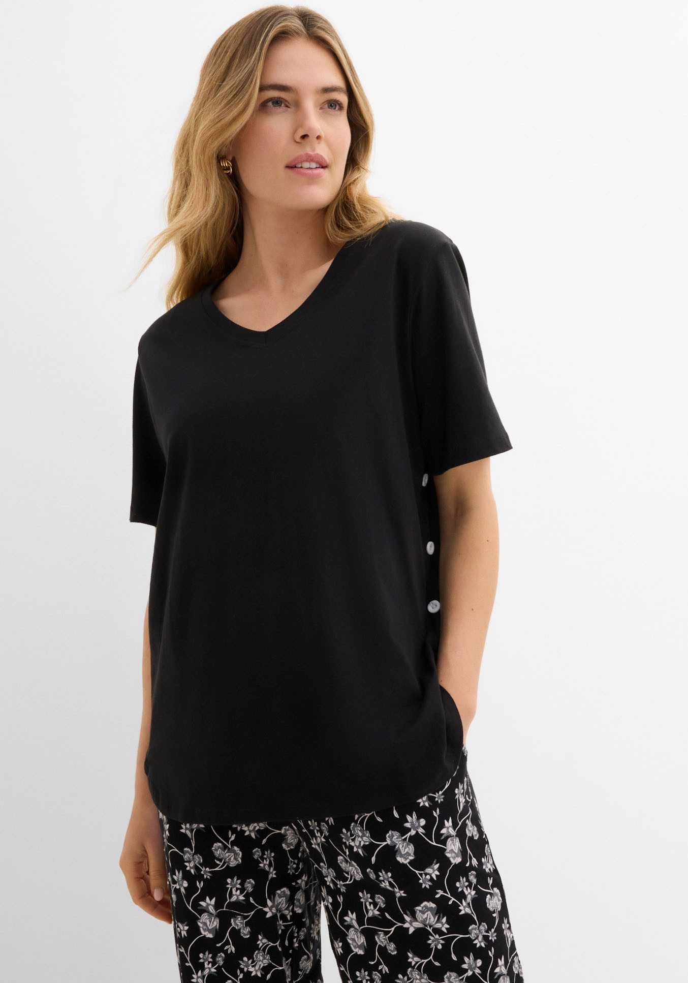 bonprix T-Shirt Oversize-Passform, Halbarm, mit tollem Knopfdetail