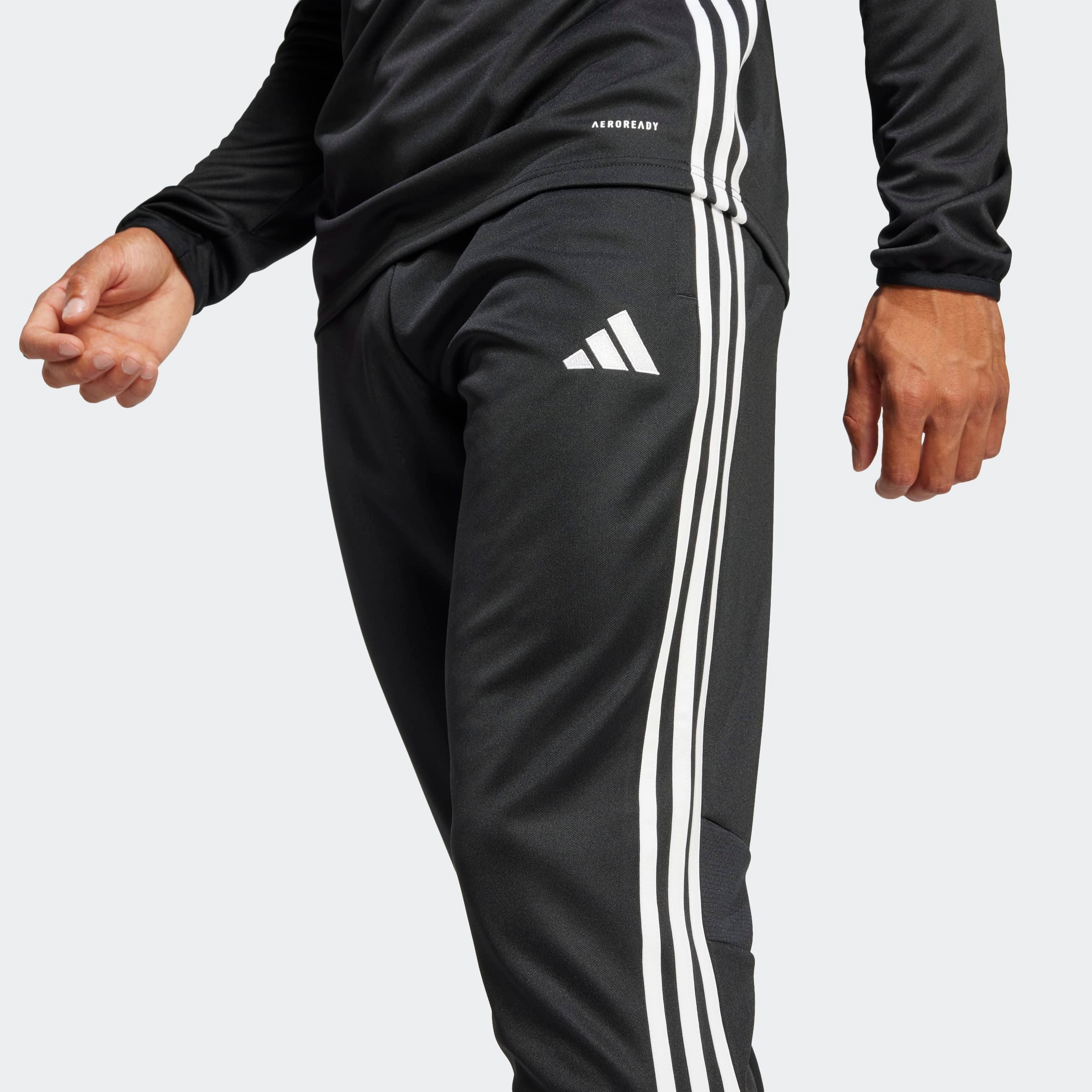 adidas Performance Trainingshose TIRO ES PNT für Erwachsene, mit AEROREADY Technologie, normal-weiter Schnitt