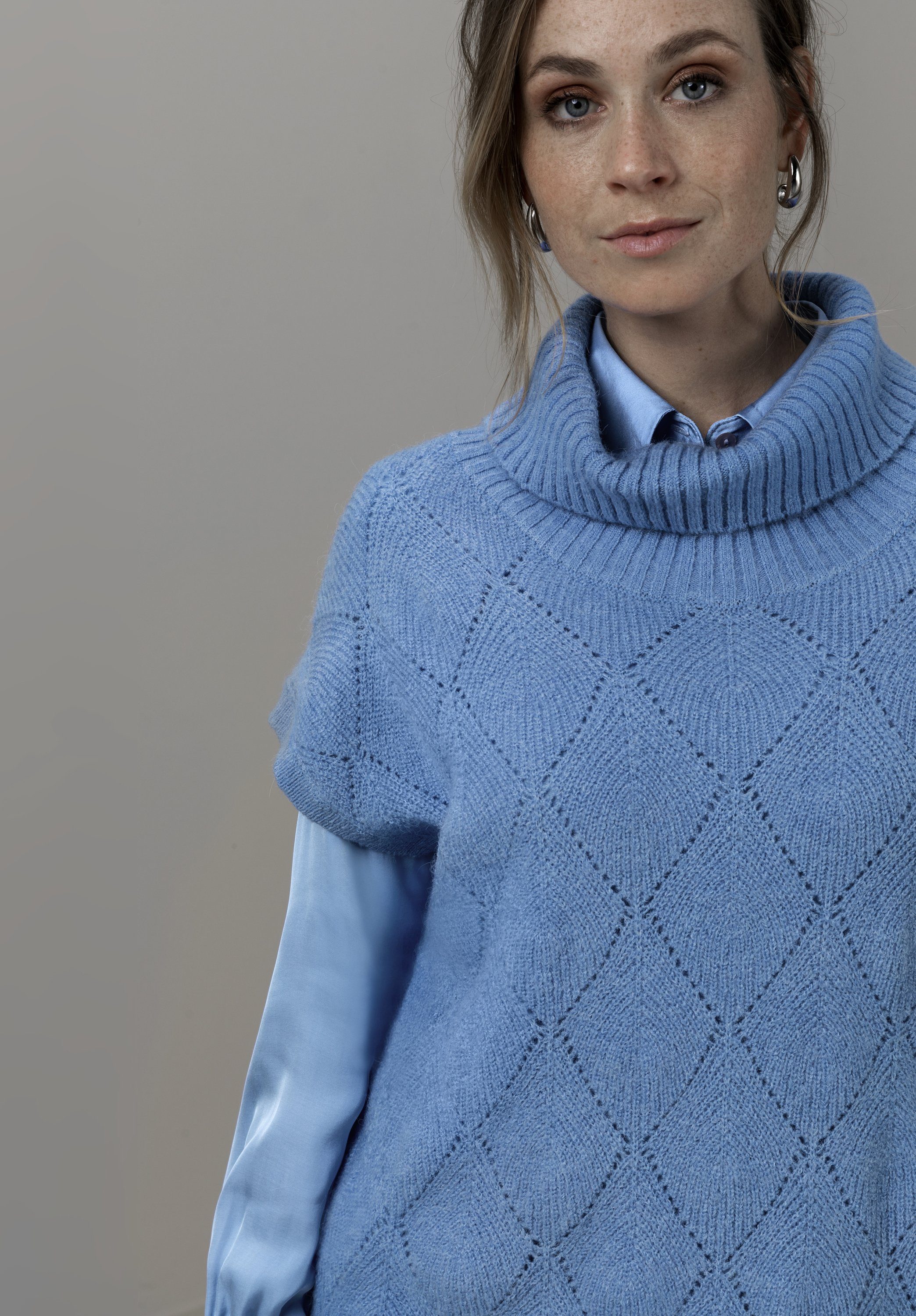 bianca Pullunder NELLY mit modernem Ajourmuster in angesagter Farbe | Strickpullover