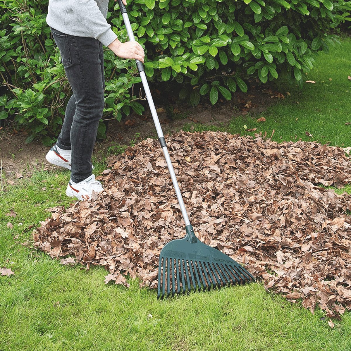 Maximex Gartenrechen Maximex Flexibler Rechen inkl. Teleskopstiel - Heugabel mit untersc