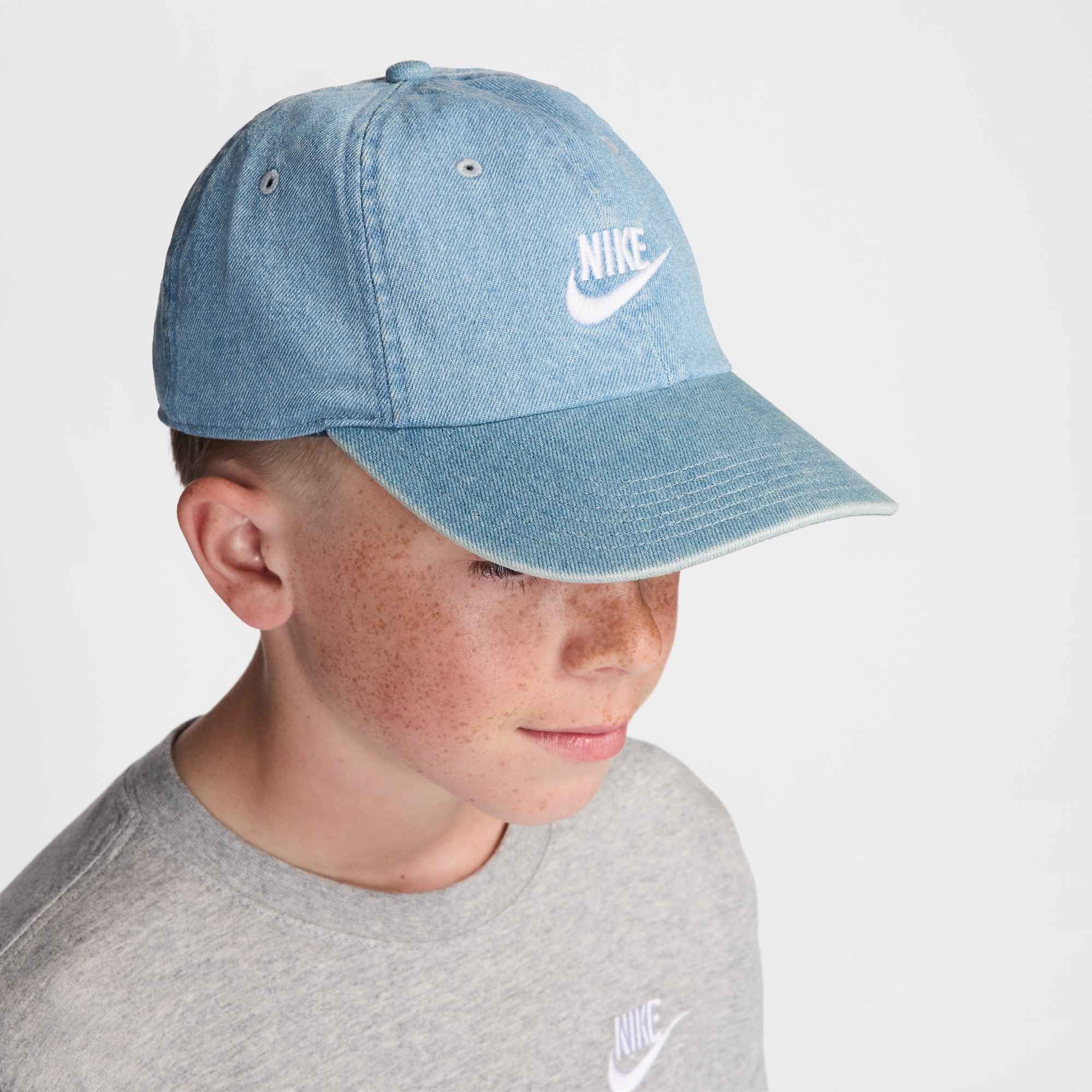 Nike Sportswear Baseball Cap K NK CLUB CAP US CB DENIM für Jugendliche, sportlicher Stil