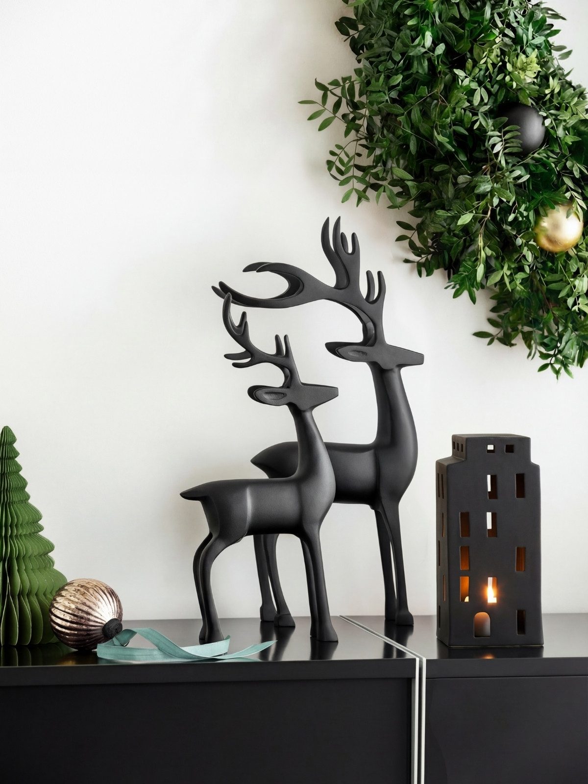 Villeroy & Boch Weihnachtsfigur Christmas Chic Hirsch schwarz 44cm – Bild 3 von 5