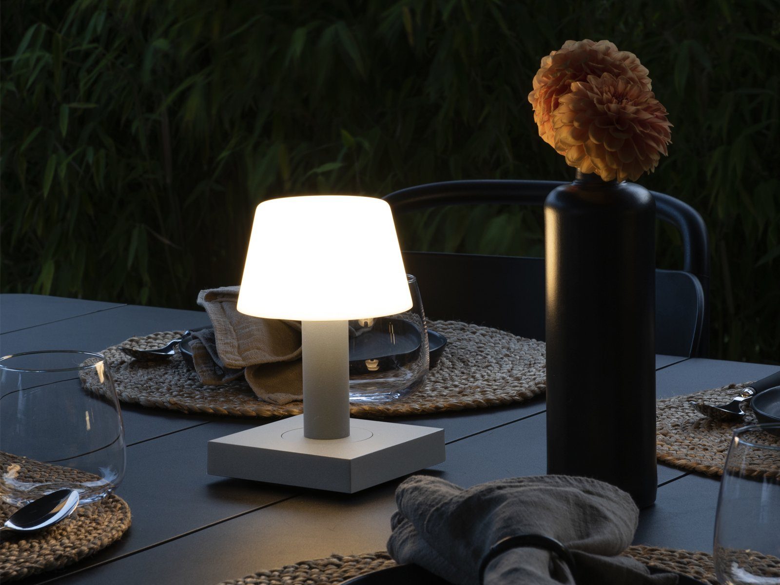 KONSTSMIDE LED Außen-Tischleuchte, USB-Anschluss mit Ladefunktion, LED fest integriert, warmweiß, 2er Set kleine ohne Kabel & Strom Nachttischlampe Touch dimmbar H 19cm