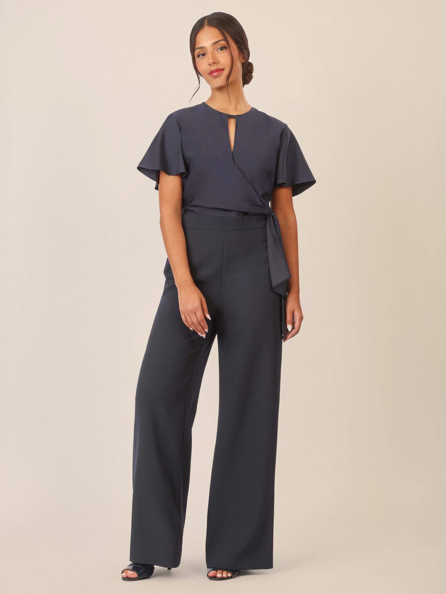 Apart Jumpsuit im Materialmix aus Satin und mattschimmerndem Krepp günstig online kaufen