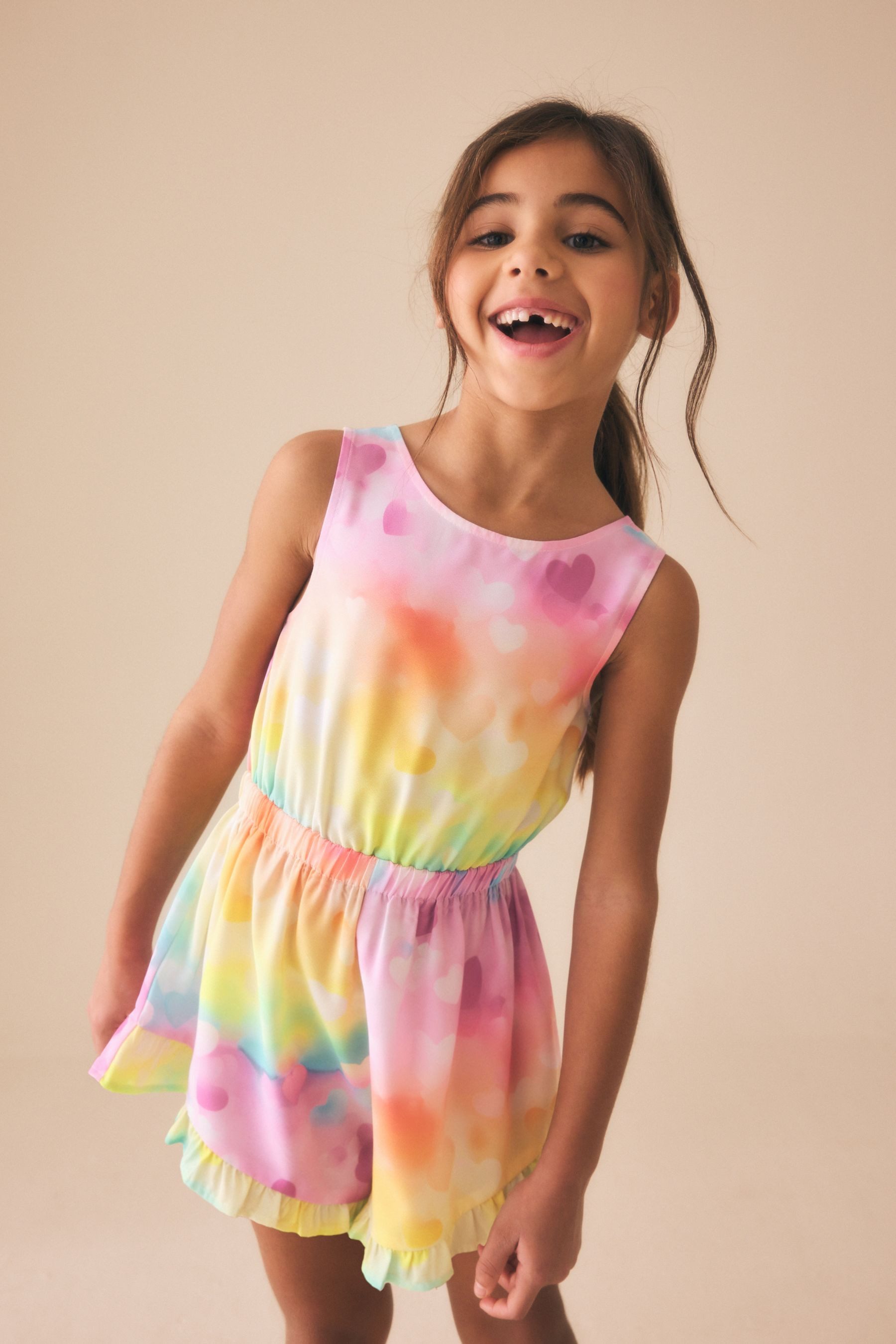 Playsuit Rückenfreier Playsuit mit Rüschensaum