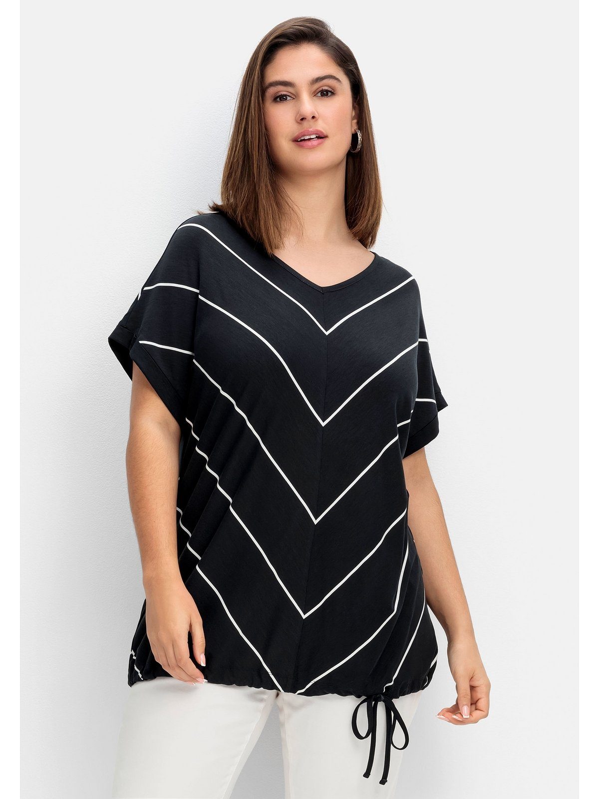 Sheego T-Shirt Große Größen mit Tunnelzug am Saum schwarz-weiß