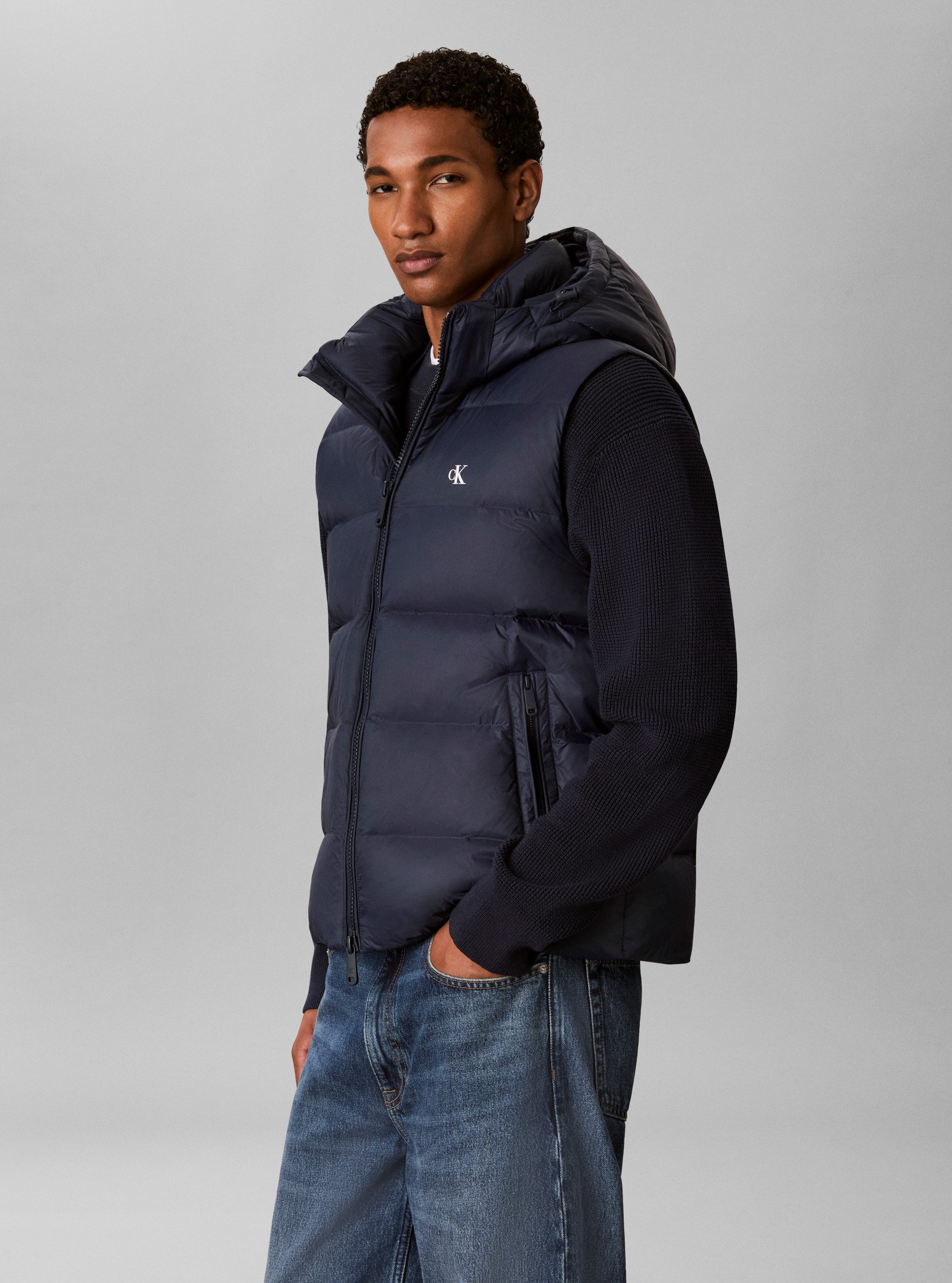 Calvin Klein Jeans Steppweste NYLON ZIP OFF HOOD Regular fit mit abnehmbarer Kapuze