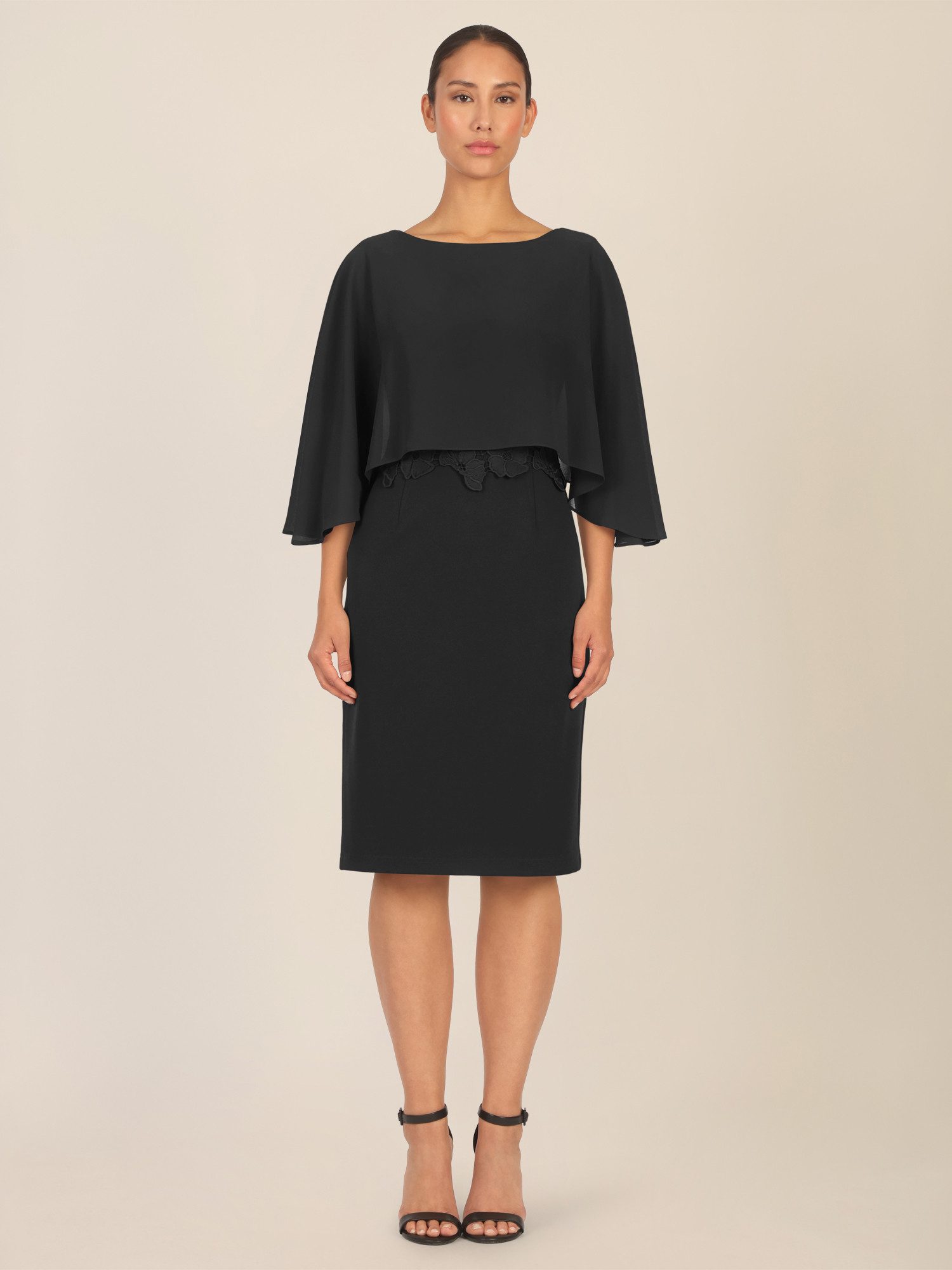 Apart Abendkleid in Lagenoptik mit Spitzenborte
