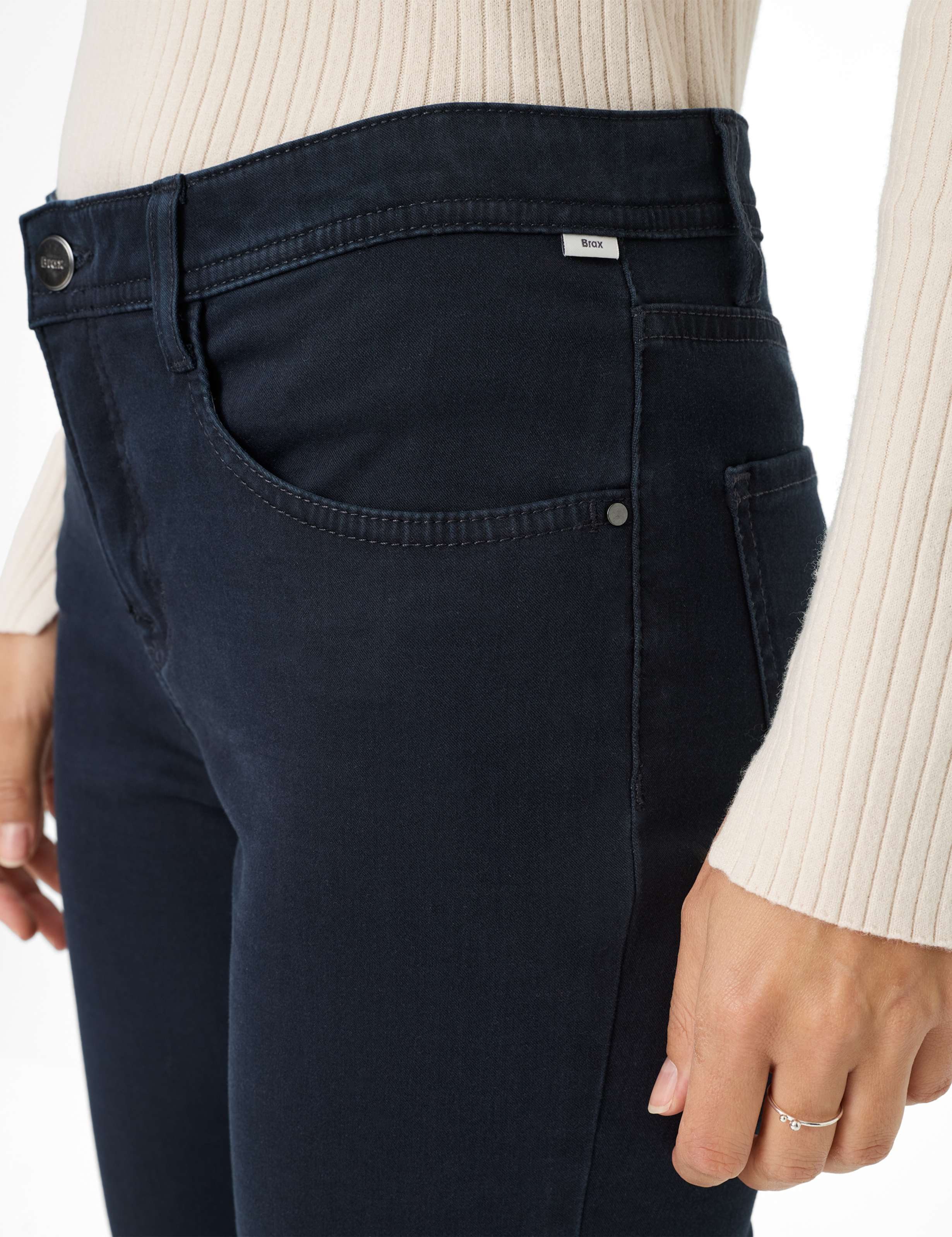 Brax 5-Pocket-Hose Style CAROLA Cotton Dream: Five-Pocket-Hose im Feminine Fit – Bild 5 von 5