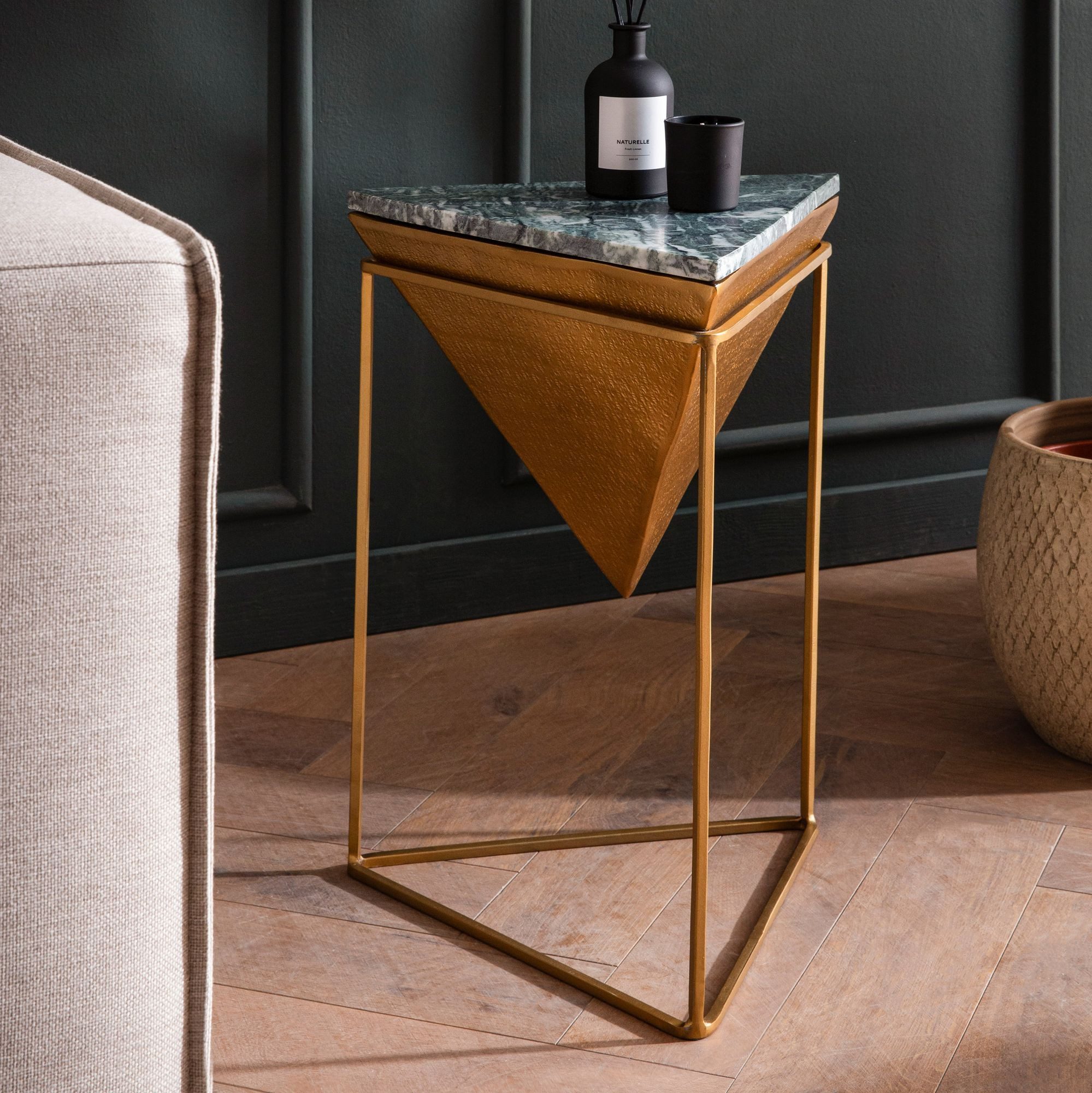 FINEBUY Beistelltisch FB107745 Anstelltisch Echter Marmor 37 cm Wohnzimmertisch Grün (Marmortisch Abstelltisch in Grün-Gold für stilvolles Wohnen), Echter Marmor 37x37x53 cm Anstelltisch Dreieckig