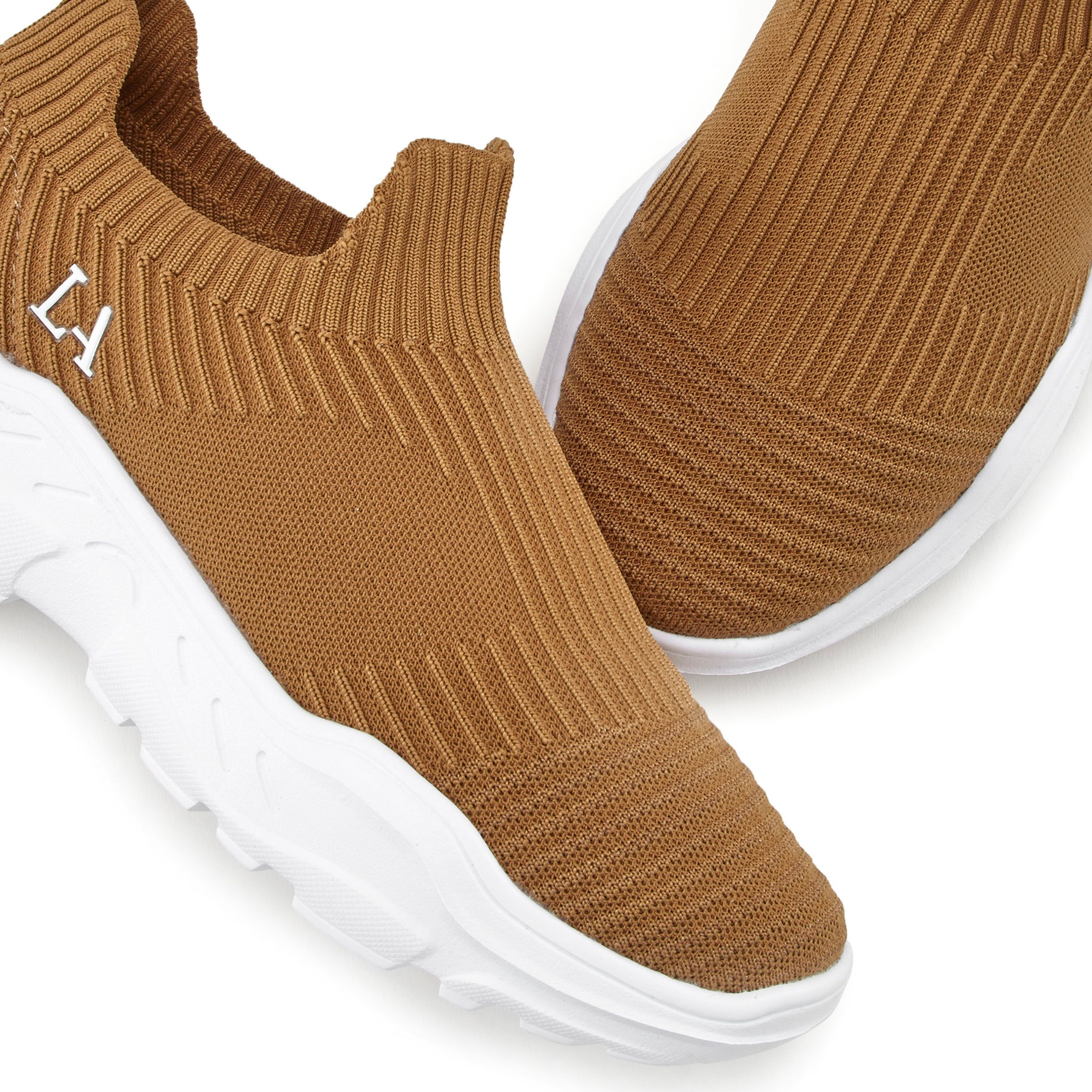 LASCANA Slip-On-Sneaker, Sneaker Halbschuh, Slipper, Freizeitschuh zum Reinschlüpfen VEGAN