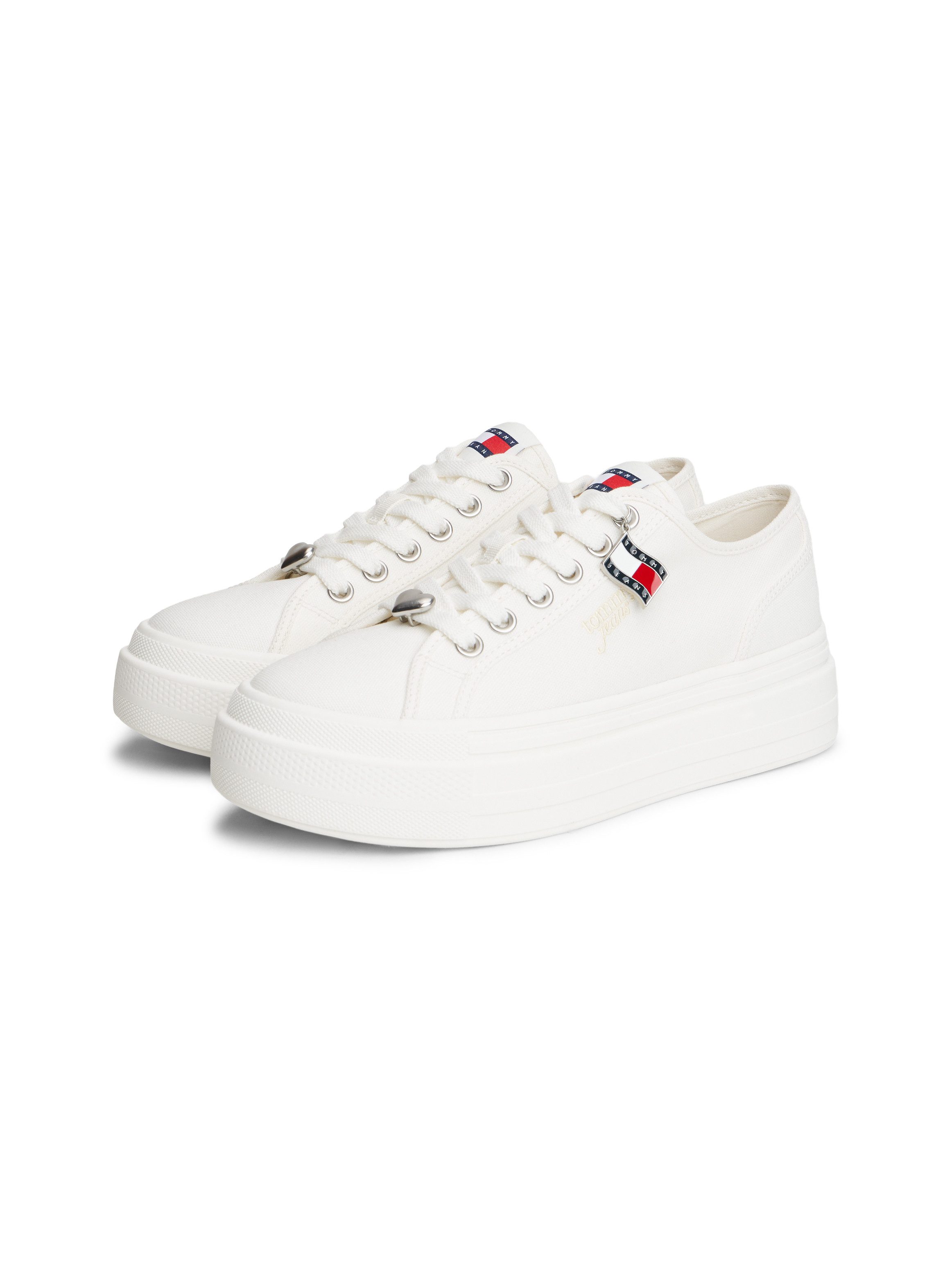 Tommy Jeans TJW FLATFORM SNEAKER CHARMS Plateausneaker Halbschuh, Schnürer, Freizeischuh mit kleiner TJ-Flagge als Anhänger