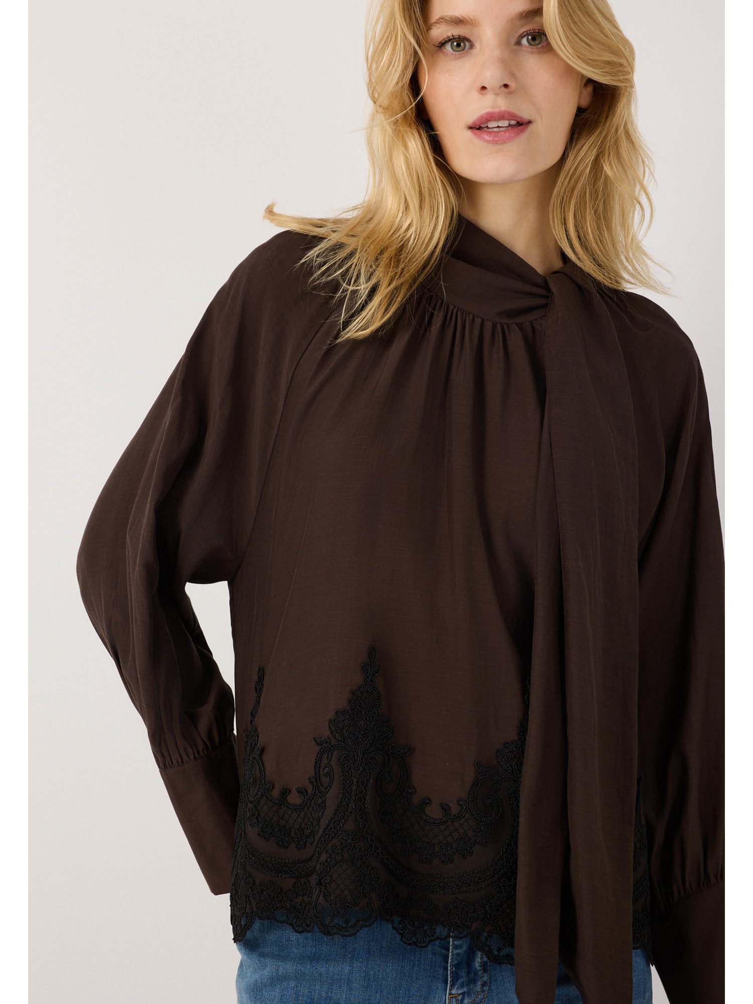 MORE&MORE Langarmbluse elegante Schluppen-Bluse, Spitzensaum