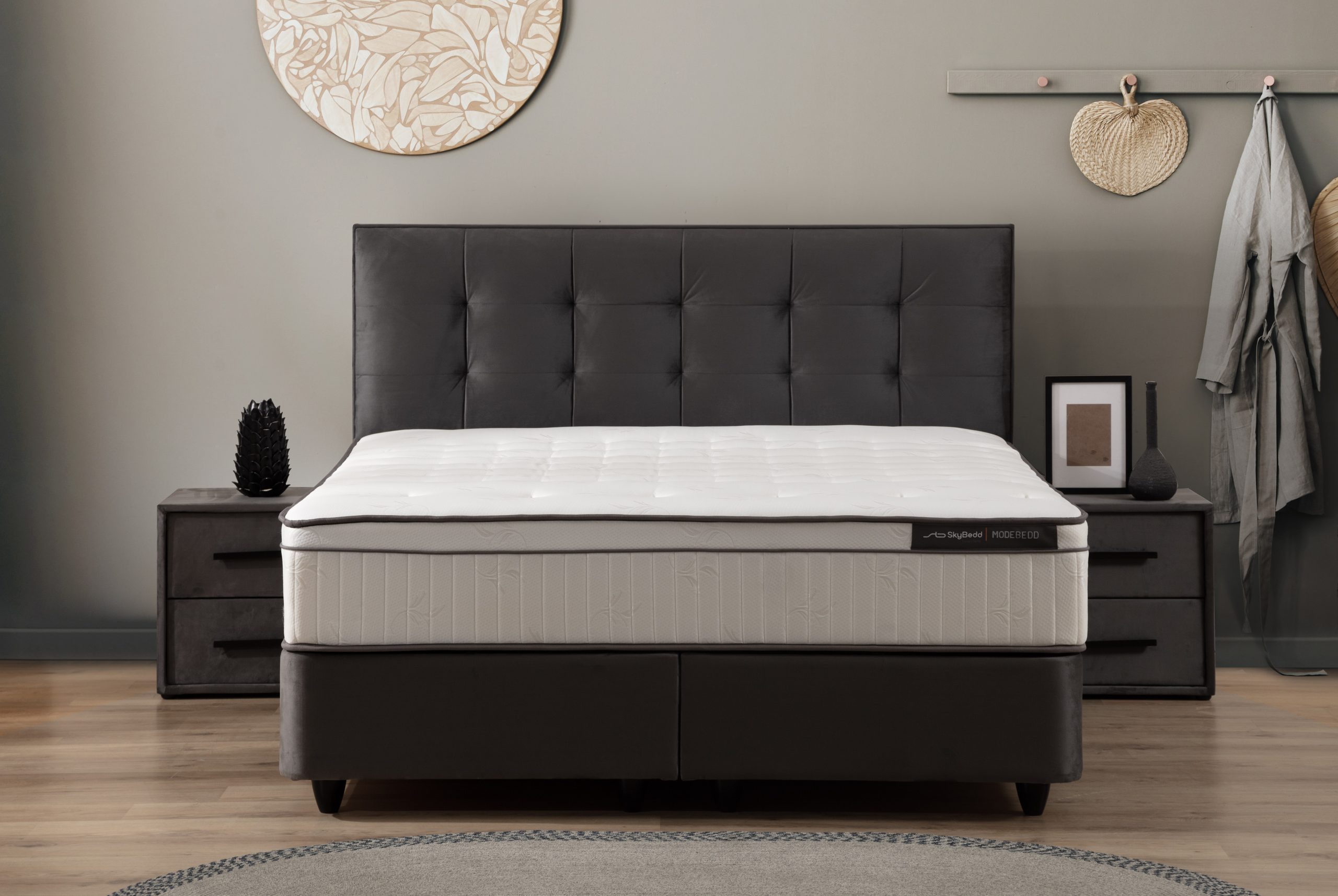 Viva Möbel Boxspringbett MODE (90 x 200 cm, 2 x Nachttische), Ergonomisches Bett - mit weichem Bezug