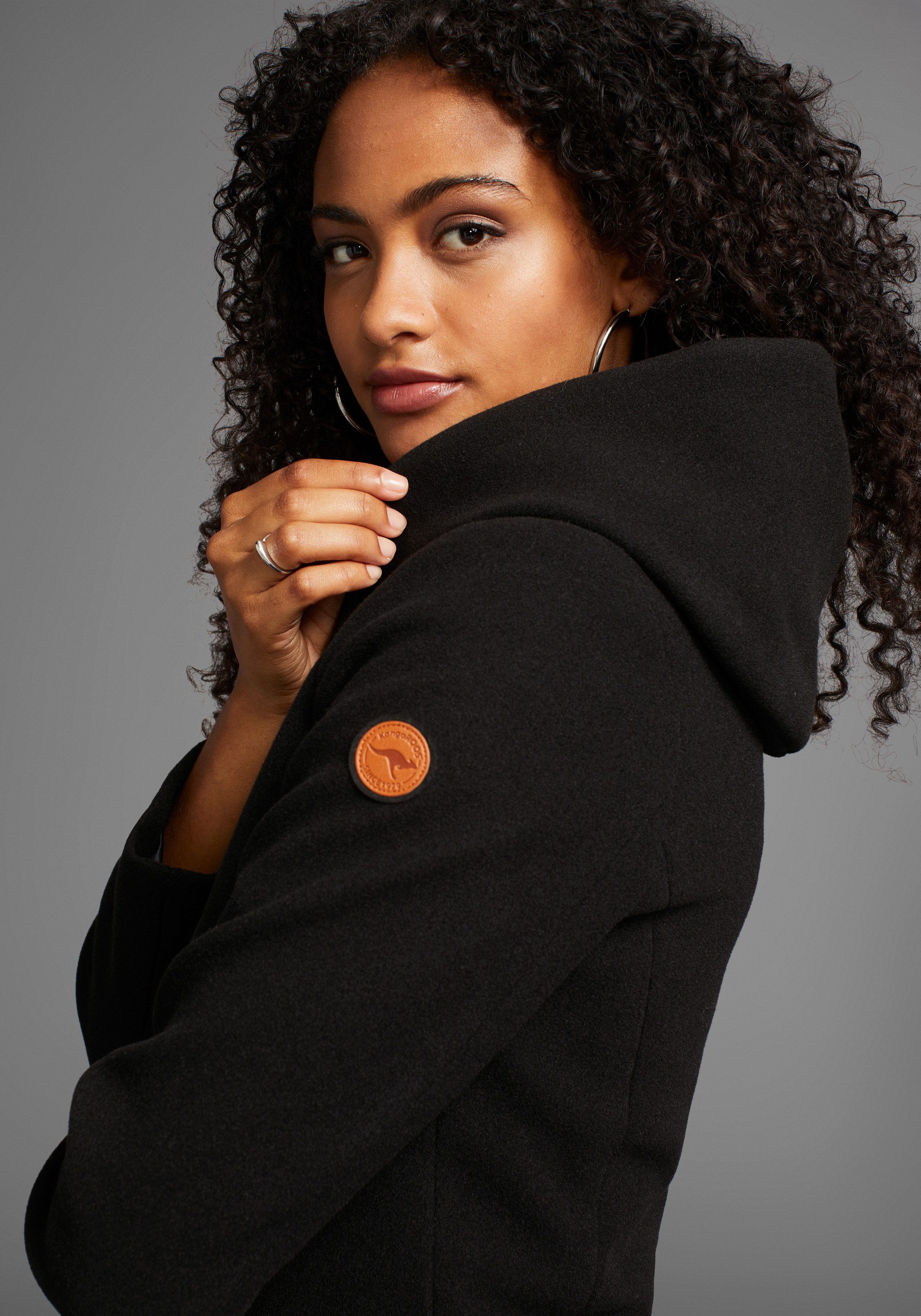 KangaROOS Kurzmantel mit großer Kapuze ideal für den Übergang