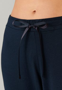 Schiesser Pyjama "selected! premium inspiration" (2 tlg) in weicher Single-Jersey-Qualität, mit etwas längerer Rückenpartie