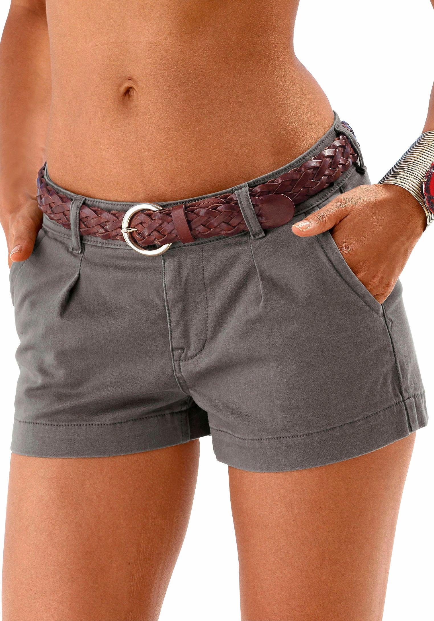 Baumwollstretch Freizeitlook Shorts kurze Hose, LASCANA mit aus Taschen, olivgrün