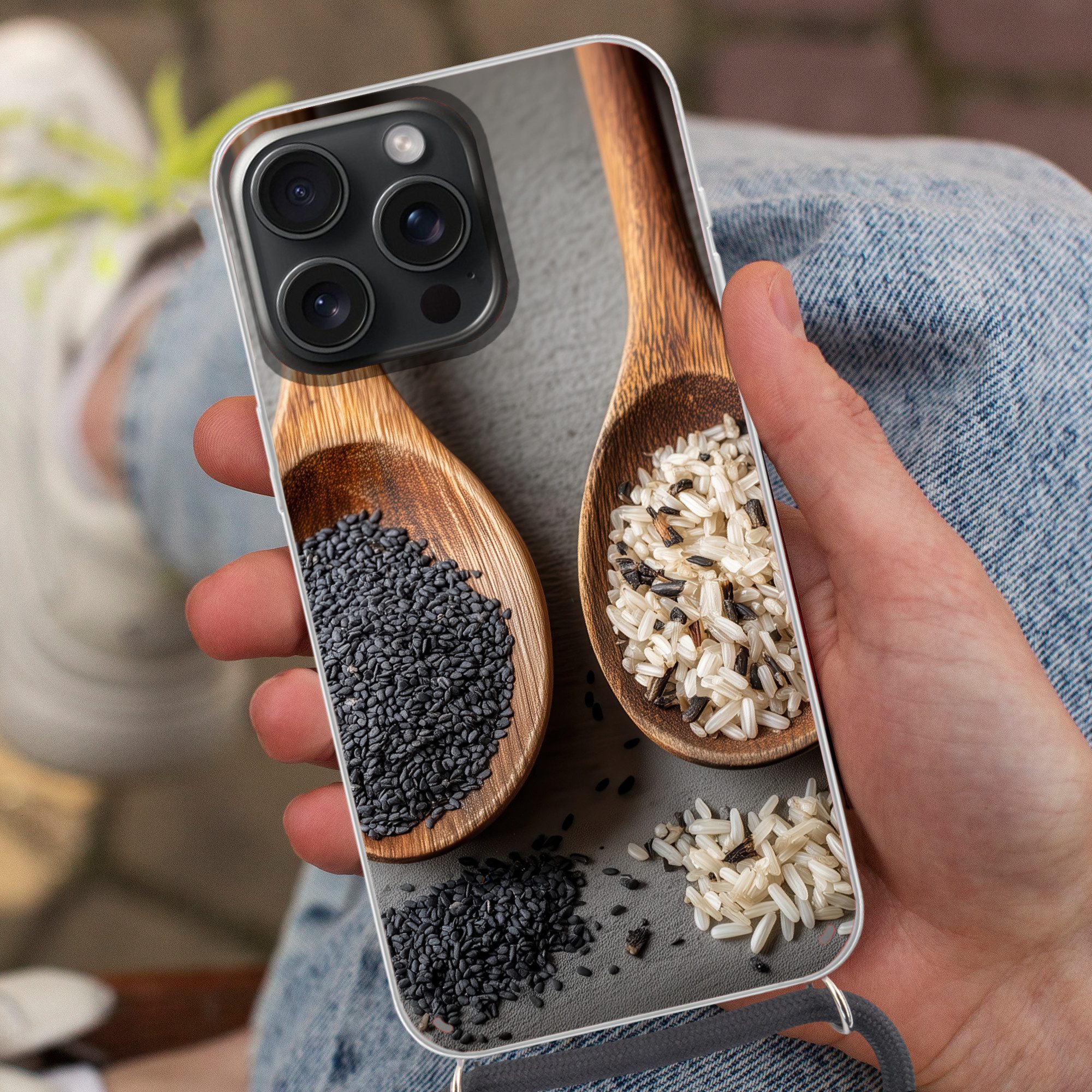 MuchoWow Handyhülle für Apple iPhone 15 Pro Max Holz - Löffel - Reis - Saatgut, Tragbare Handyhüllen mit Kette zum umhängen, Handykette Handyband