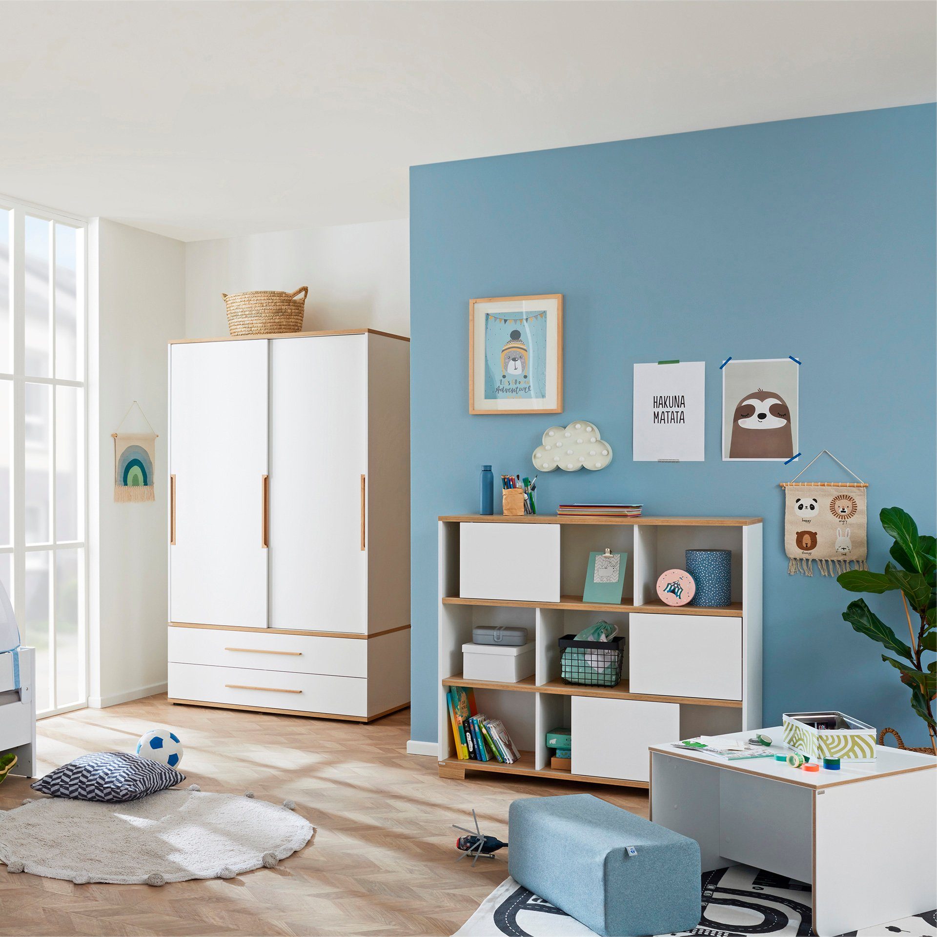 PAIDI Standregal YOLANDA in Weiß mit Eiche-Dekor, 9 Fächer mit 3 Schiebetüren, 127 cm Breite, langlebiges Regal aus Holz, Soft-Close