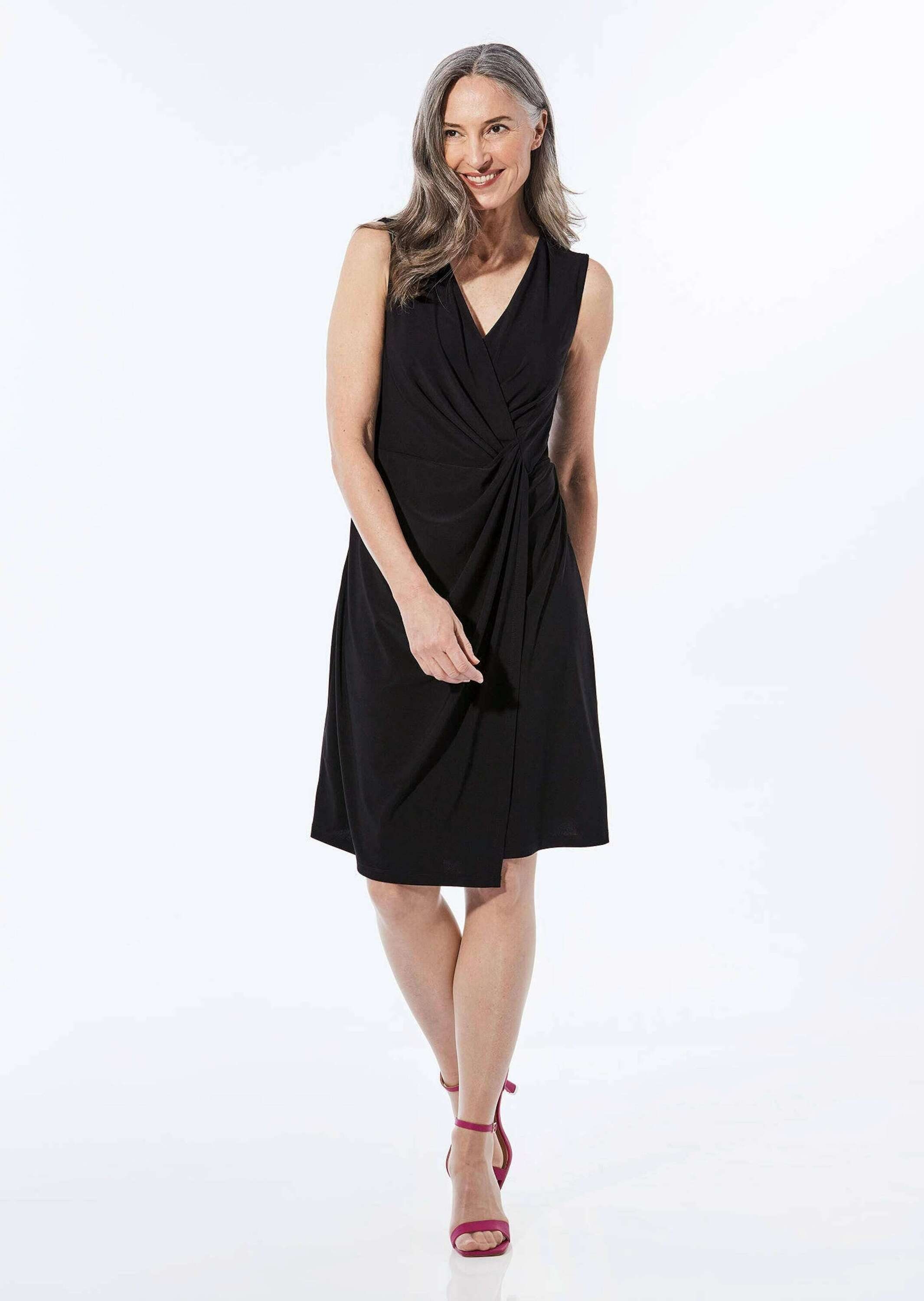 GOLDNER Abendkleid Kurzgröße: Cocktailkleid mit Raffungen Festkleid mit V-A günstig online kaufen