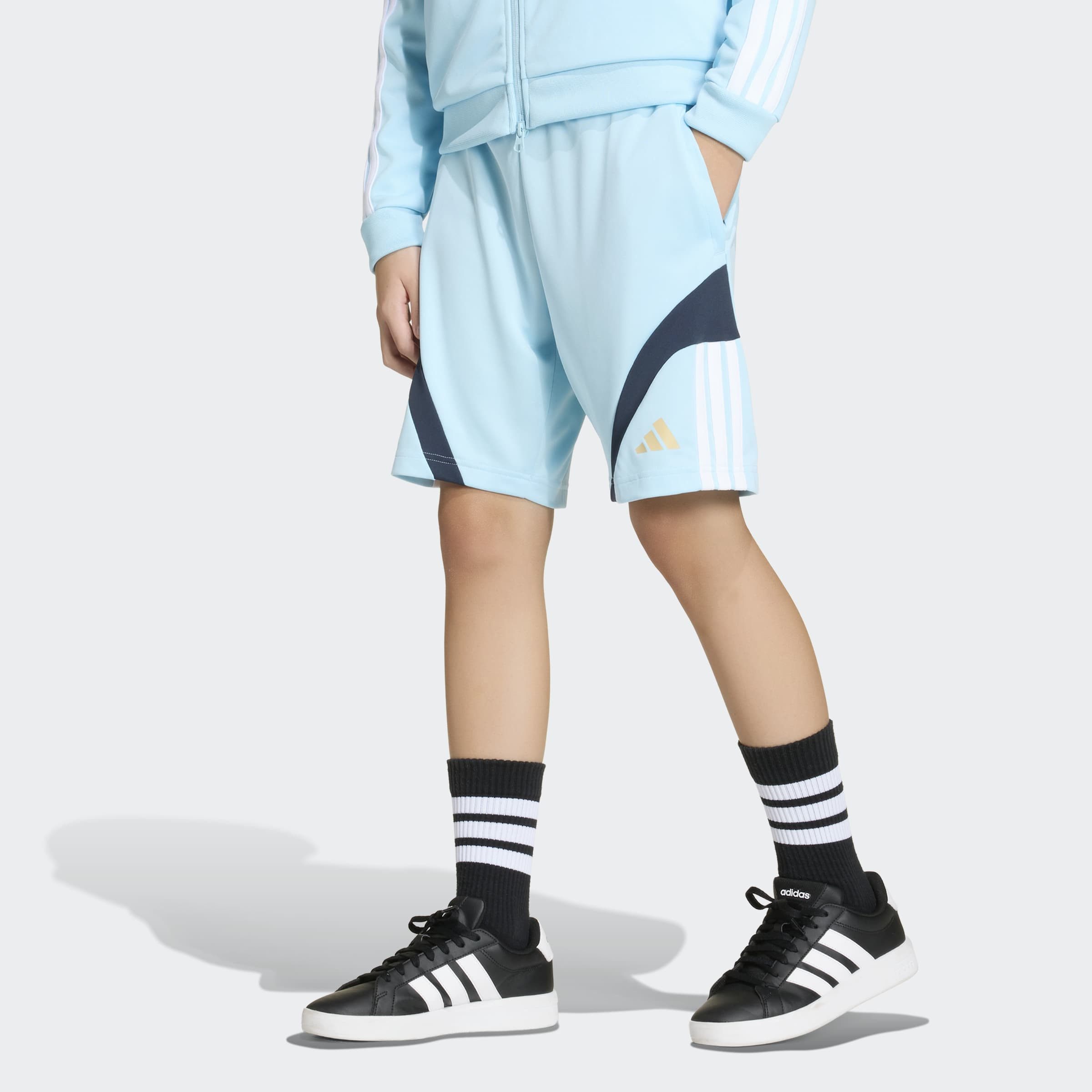 adidas Sportswear Shorts J HOT SHO Kinder Shorts, sportlicher Stil, mit Kordelverschluss