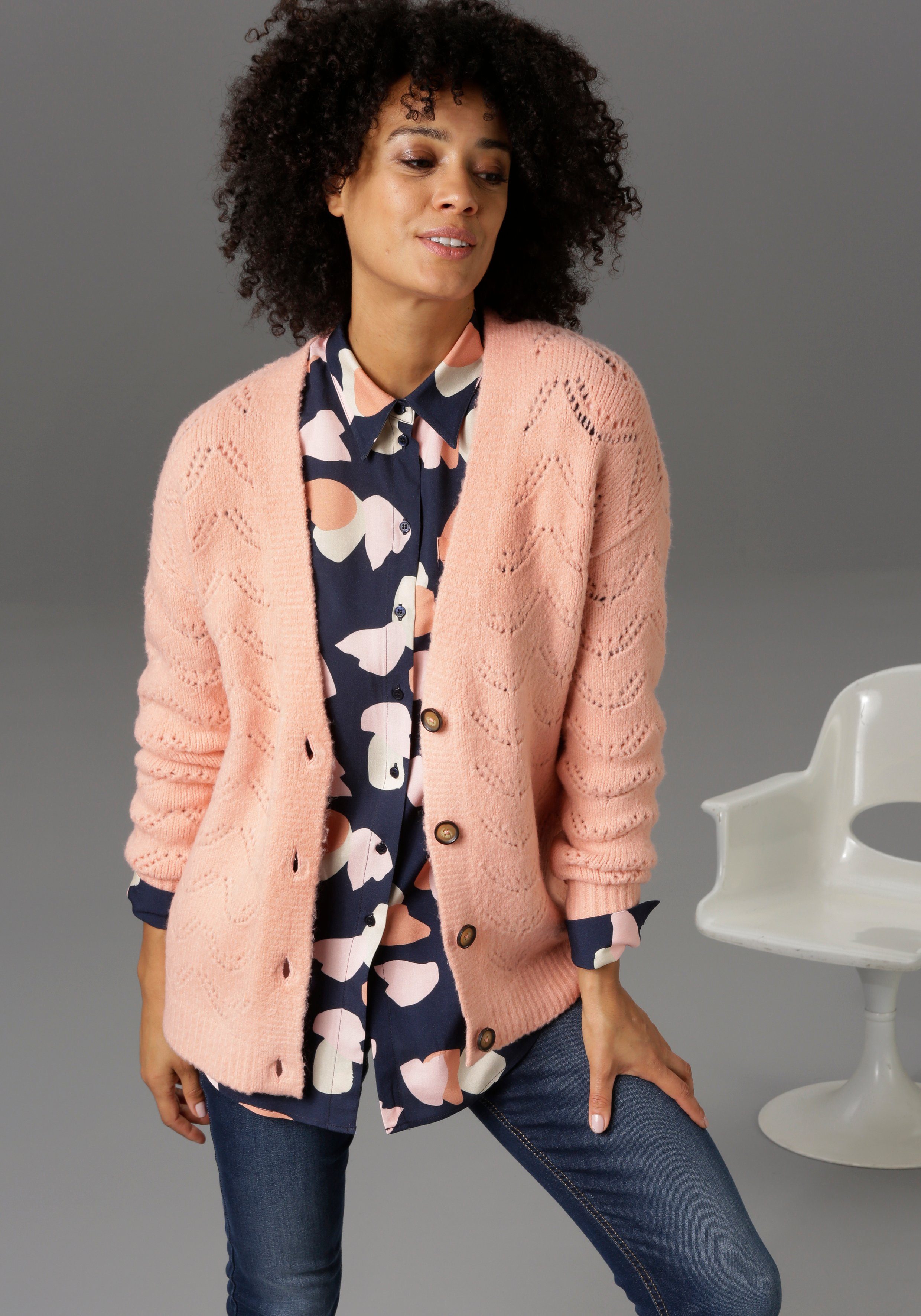 mit CASUAL rosa Ajourstrickmuster Strickjacke Aniston