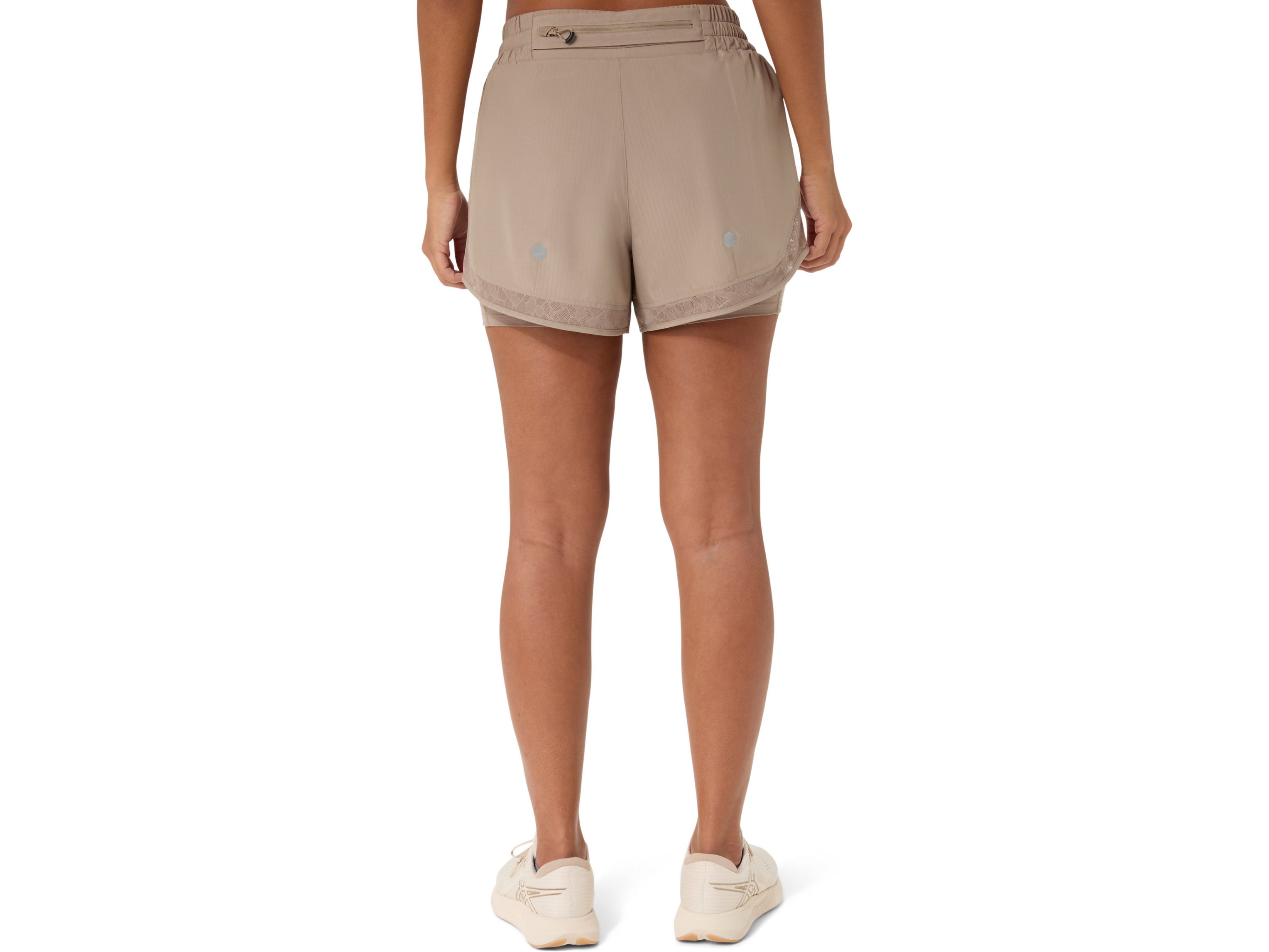 Asics Laufshorts NAGINO RUN 2-N-1 SHORT für sportliche Aktivitäten, kompressive Innenhose, flexible Passform