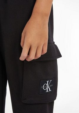 Calvin Klein Jeans Cargohose mit Calvin Klein Logo-Badge auf der Cargotasche