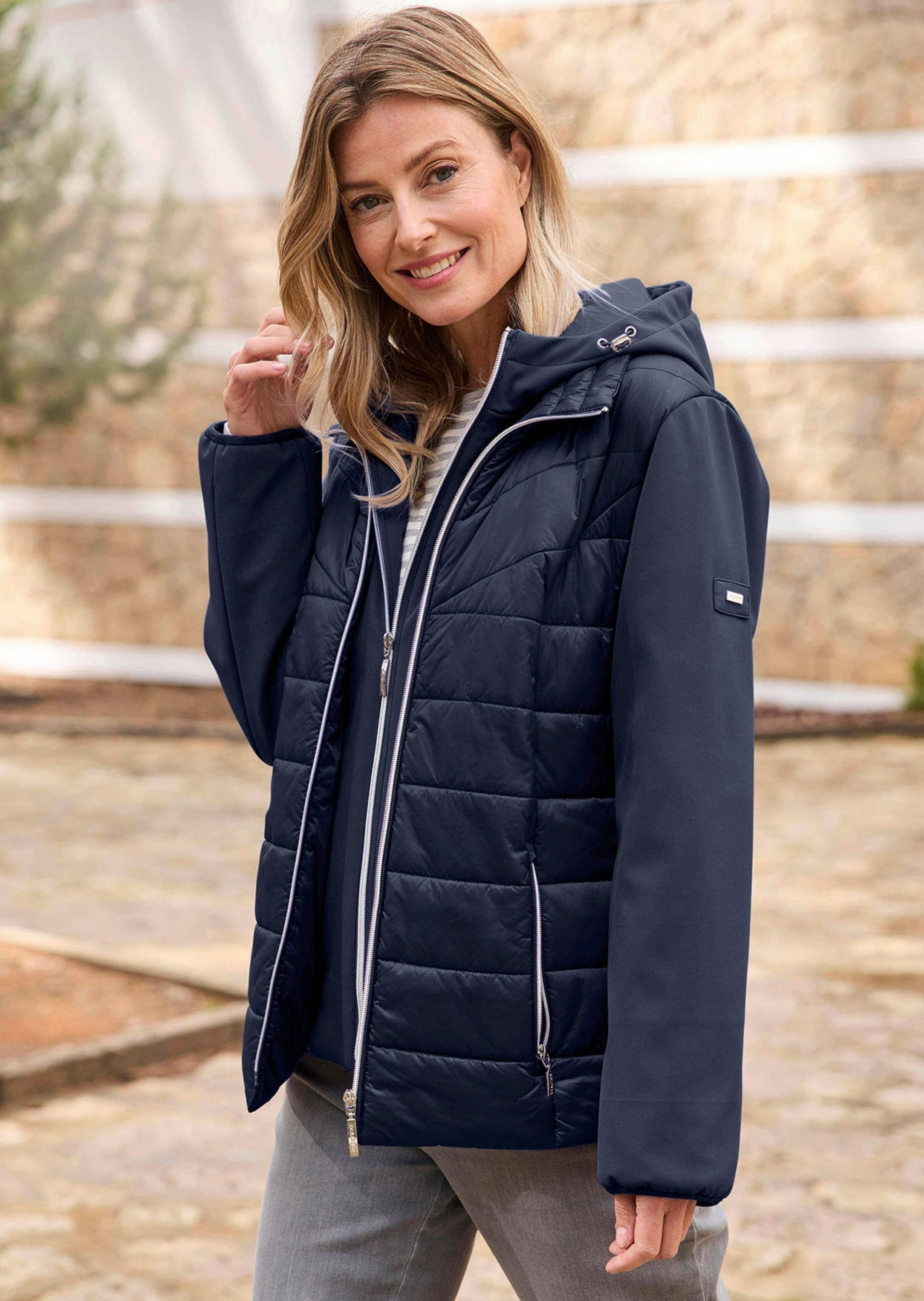 GOLDNER Outdoorjacke Kurzgröße: Steppjacke mit Ärmeln aus Softshell günstig online kaufen
