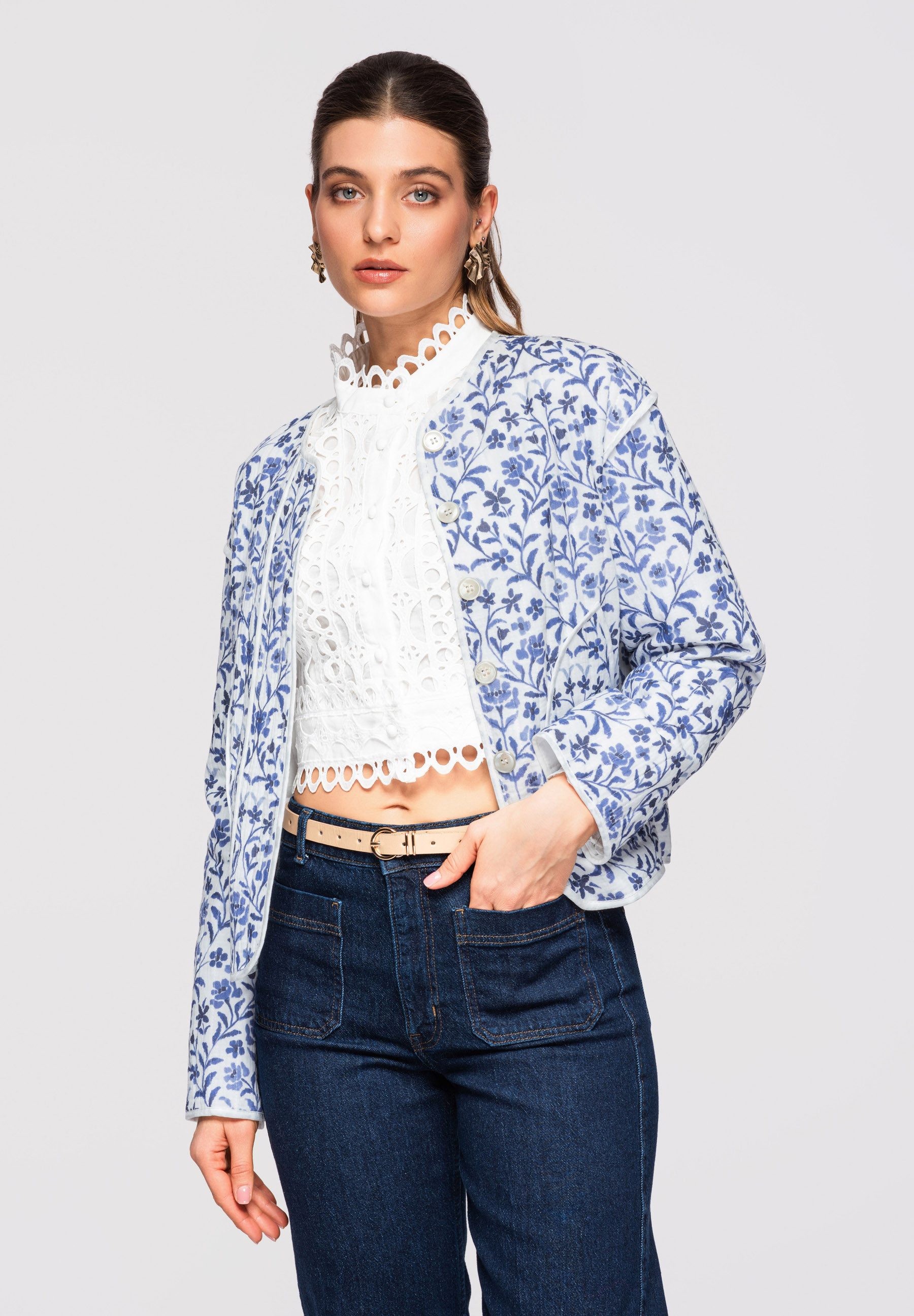 Sommerjacke Kurze Damenjacke mit Steppmuster und floralem Print