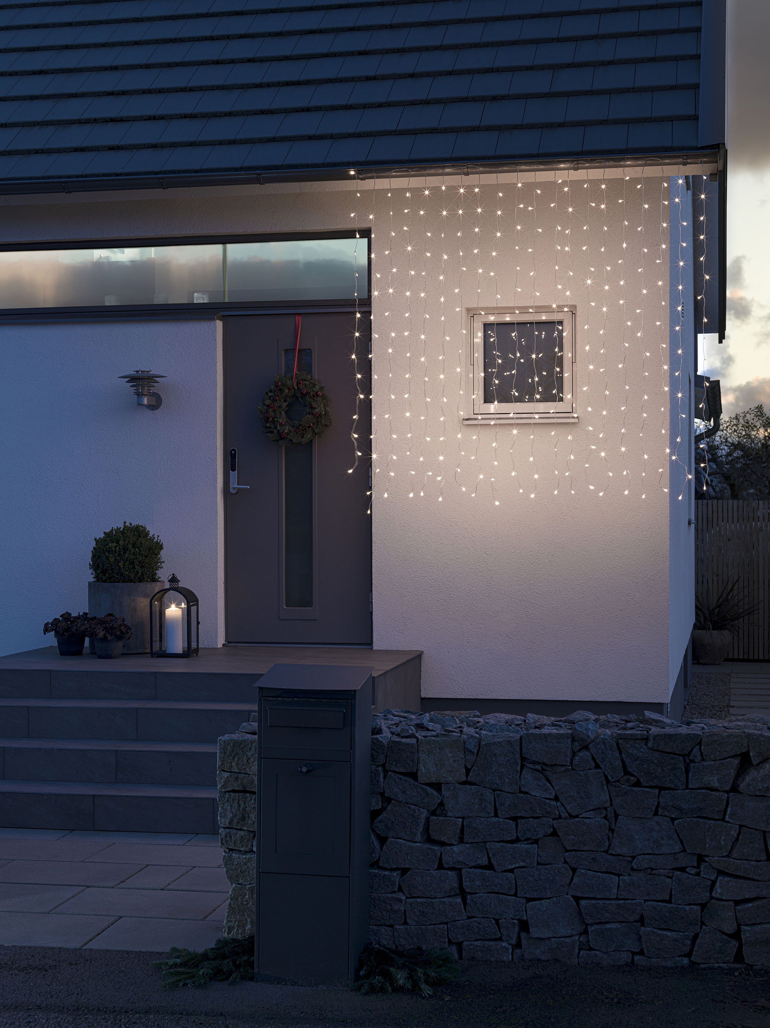 KONSTSMIDE LED-Lichtervorhang Weihnachtsdeko aussen, 320-flammig, LED Eisregen Lichtervorhang, gefrostet, 320 warm weiße Dioden