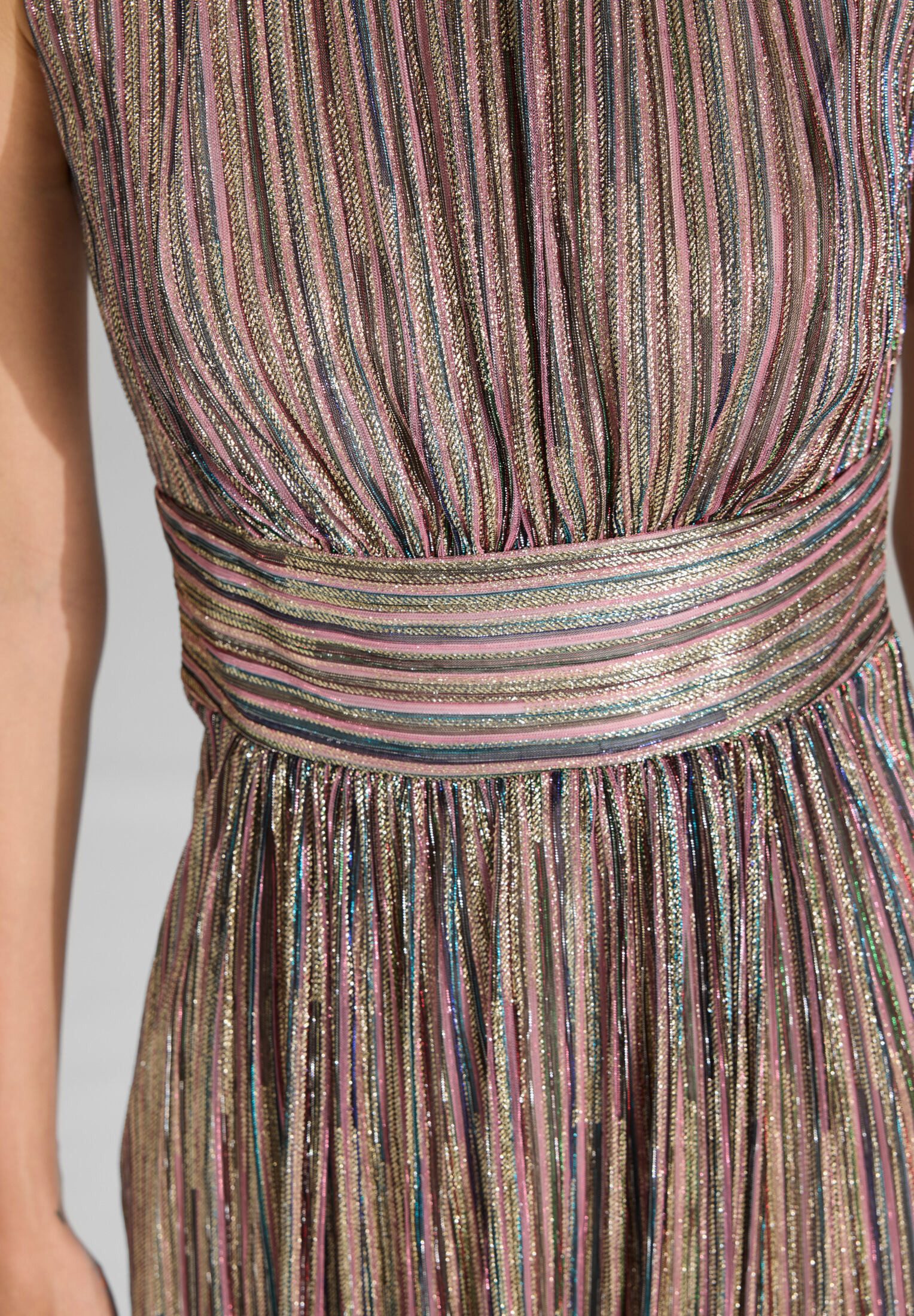 SWING Cocktailkleid - Cocktailkleid aus Plissee Taillierter Schnitt mit ausgestelltem Rockteil – Bild 4 von 5