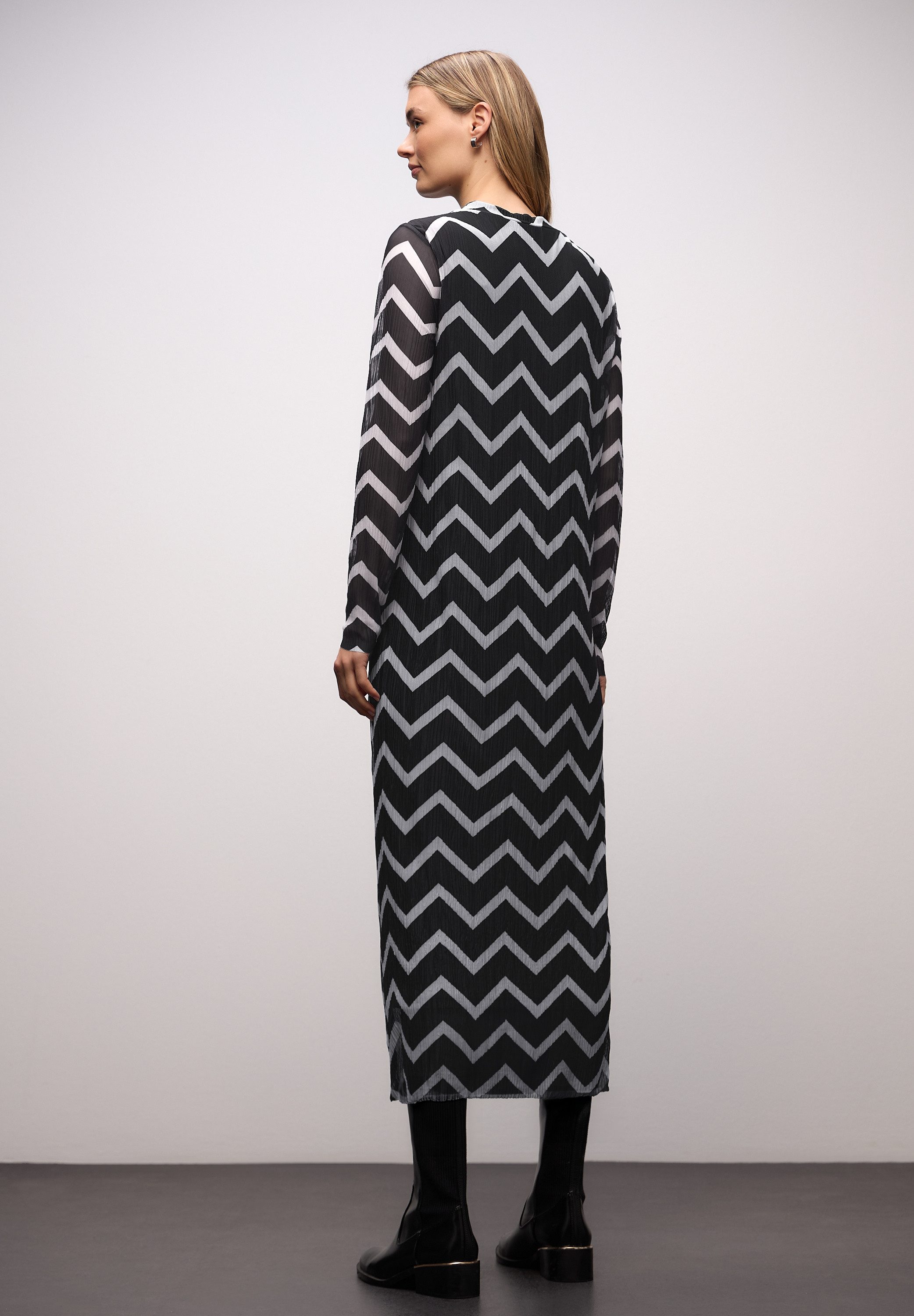 STREET ONE Midikleid mit grafischem Muster