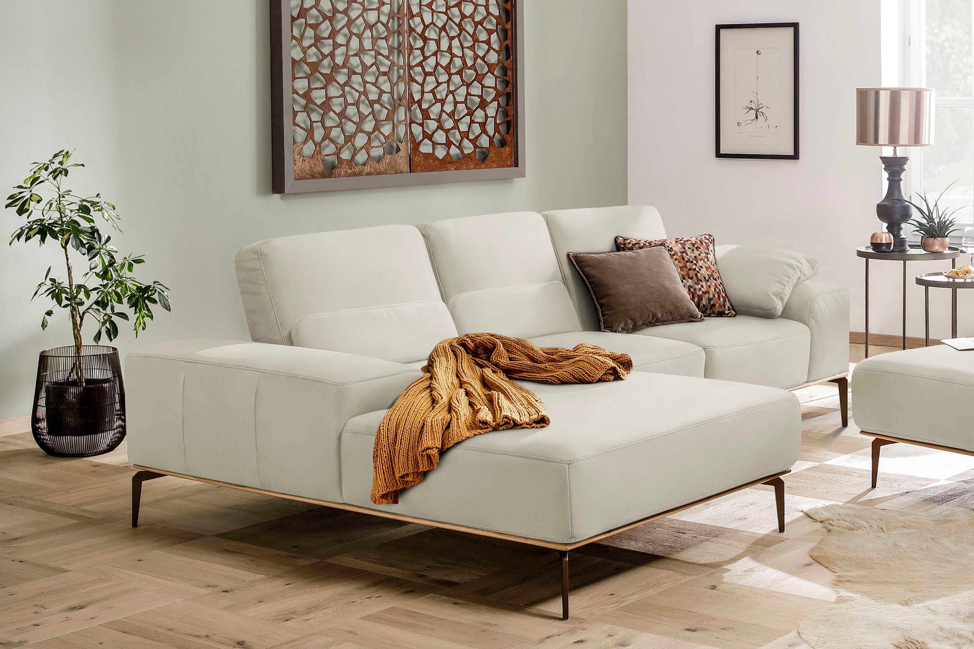W.SCHILLIG Ecksofa run, Designsofa mit tollem Sitzkomfort, bequem, L-Form, mit Holzsockel, Füße in Bronze pulverbeschichtet, Breite 279 cm