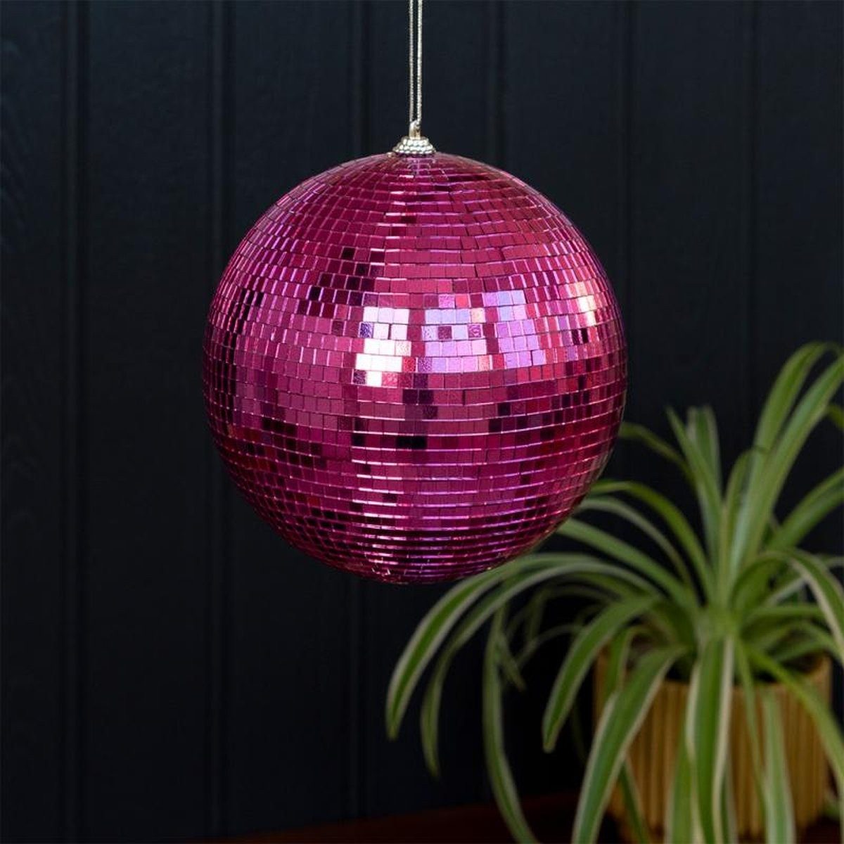 Rex London Dekokugel Discokugel Pink mit Spiegeloberfläche – Spiegelkugel für Partys & Deko – Bild 2 von 5