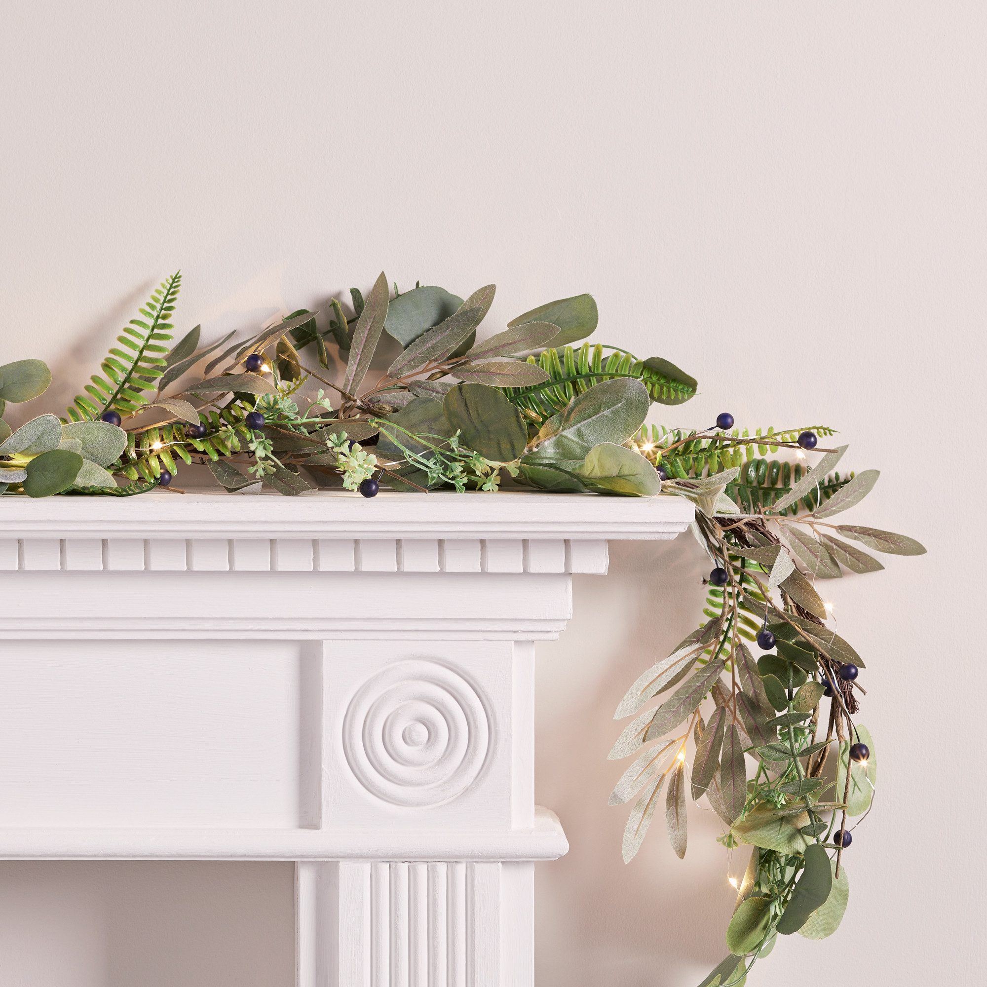 Lights4fun Girlanden 1,5m Weihnachtsgirlande mit blauen Beeren