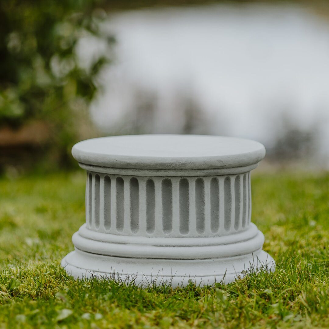 gartendekoparadies.de Gartensockel Sockel Podest mit Kanneluren rund, Steinsockel, H. 16 cm, 13 kg, 26x30x16 cm, Frostsicher