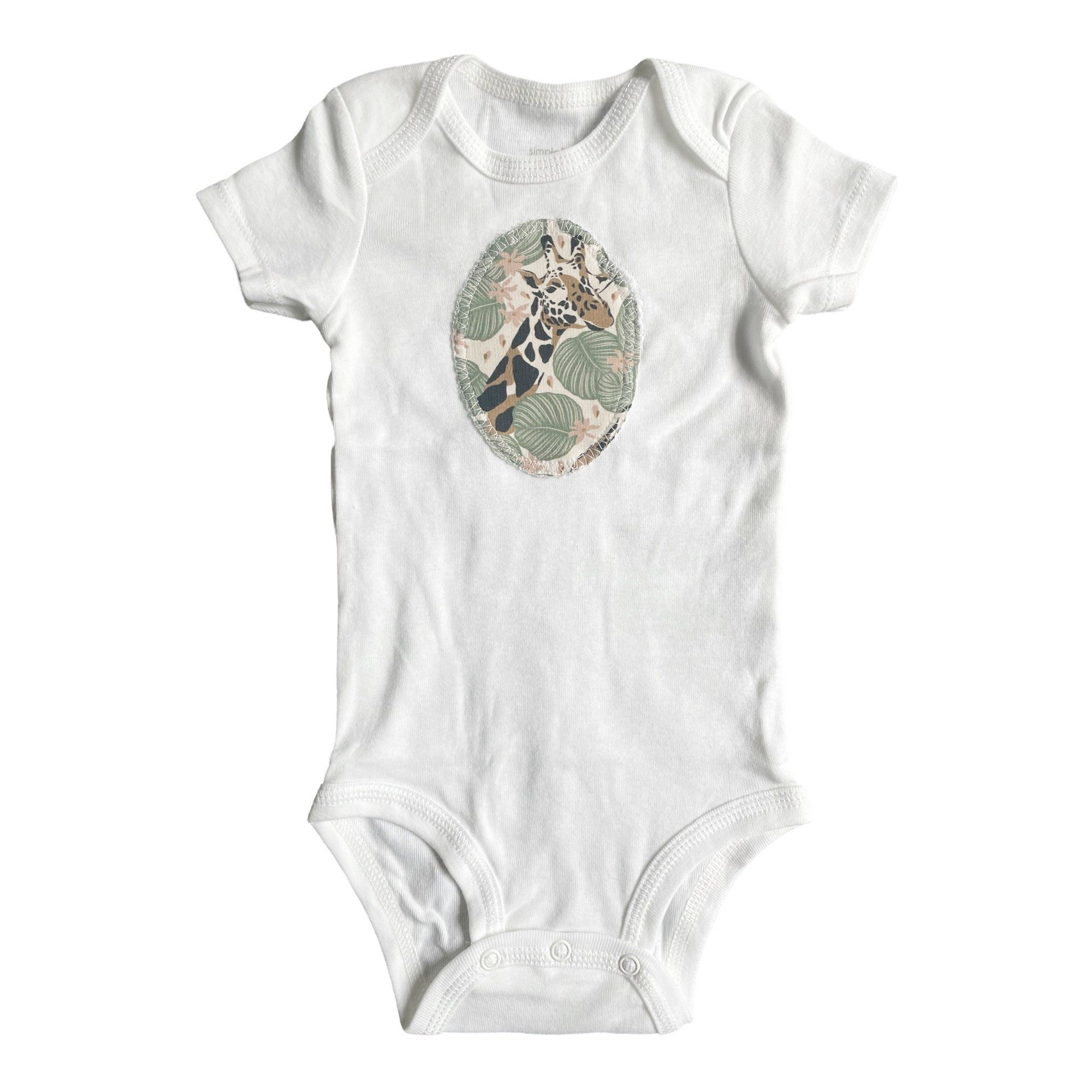 niedlichem Set Baby (2 Kinder- Body Design teilig) "Giraffe" Shorts grün/beige kennydoo & mit