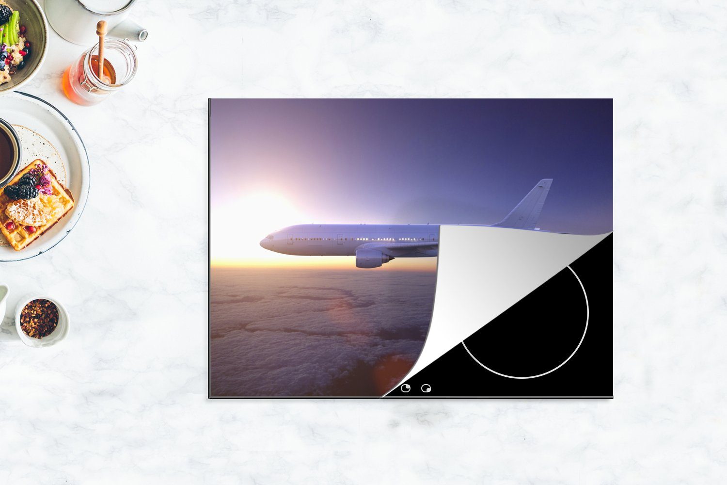 über Vinyl, Ceranfeldabdeckung Wolkenvorhang, 70x52 (1 cm, einem Arbeitsfläche Mobile MuchoWow tlg), Ein Flugzeug nutzbar, schönen Herdblende-/Abdeckplatte