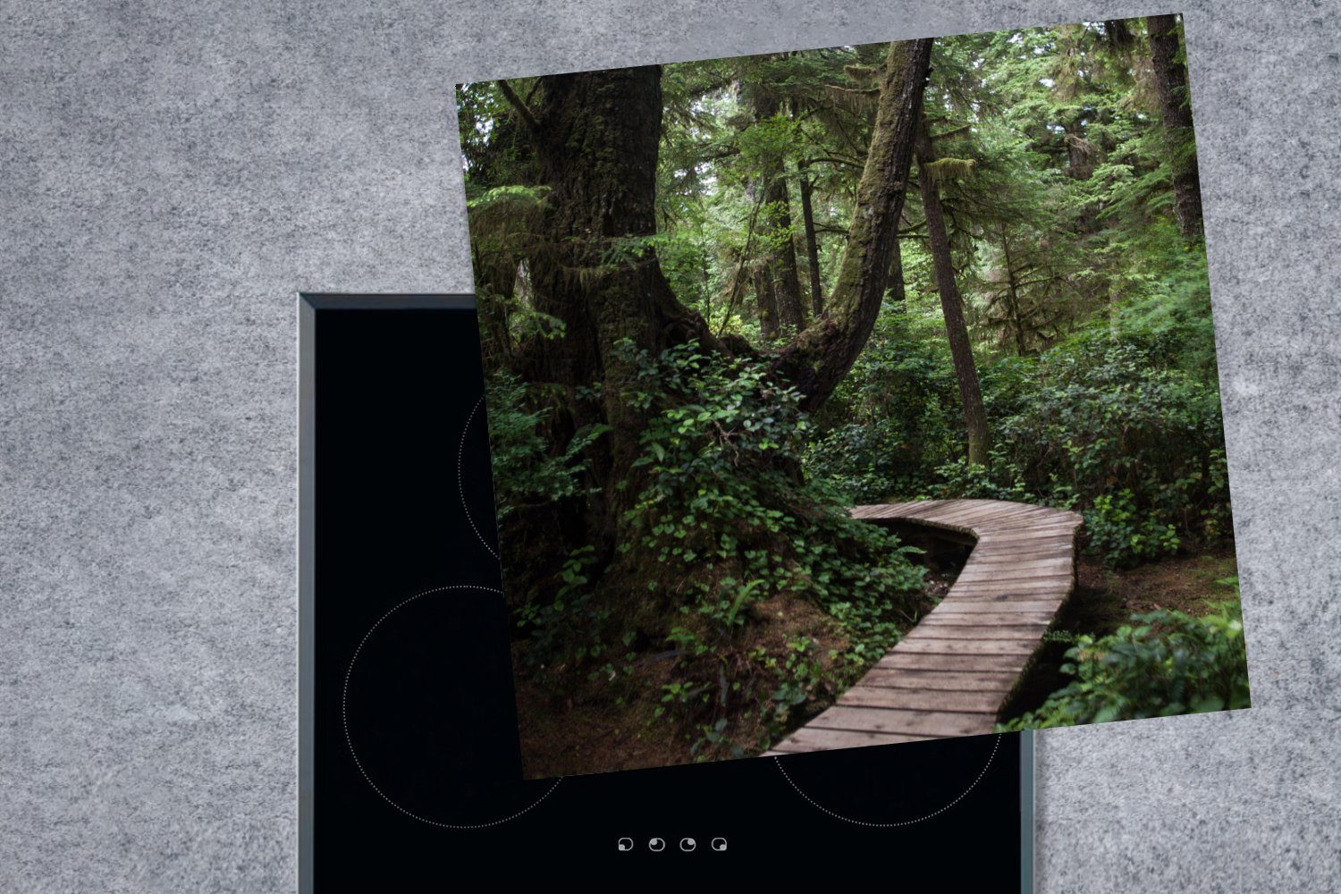 (1 MuchoWow Arbeitsplatte Wäldern Costa Ricas, in für küche Vinyl, 78x78 Herdblende-/Abdeckplatte Holzbrücke tlg), cm, moosbewachsenen Ceranfeldabdeckung, den