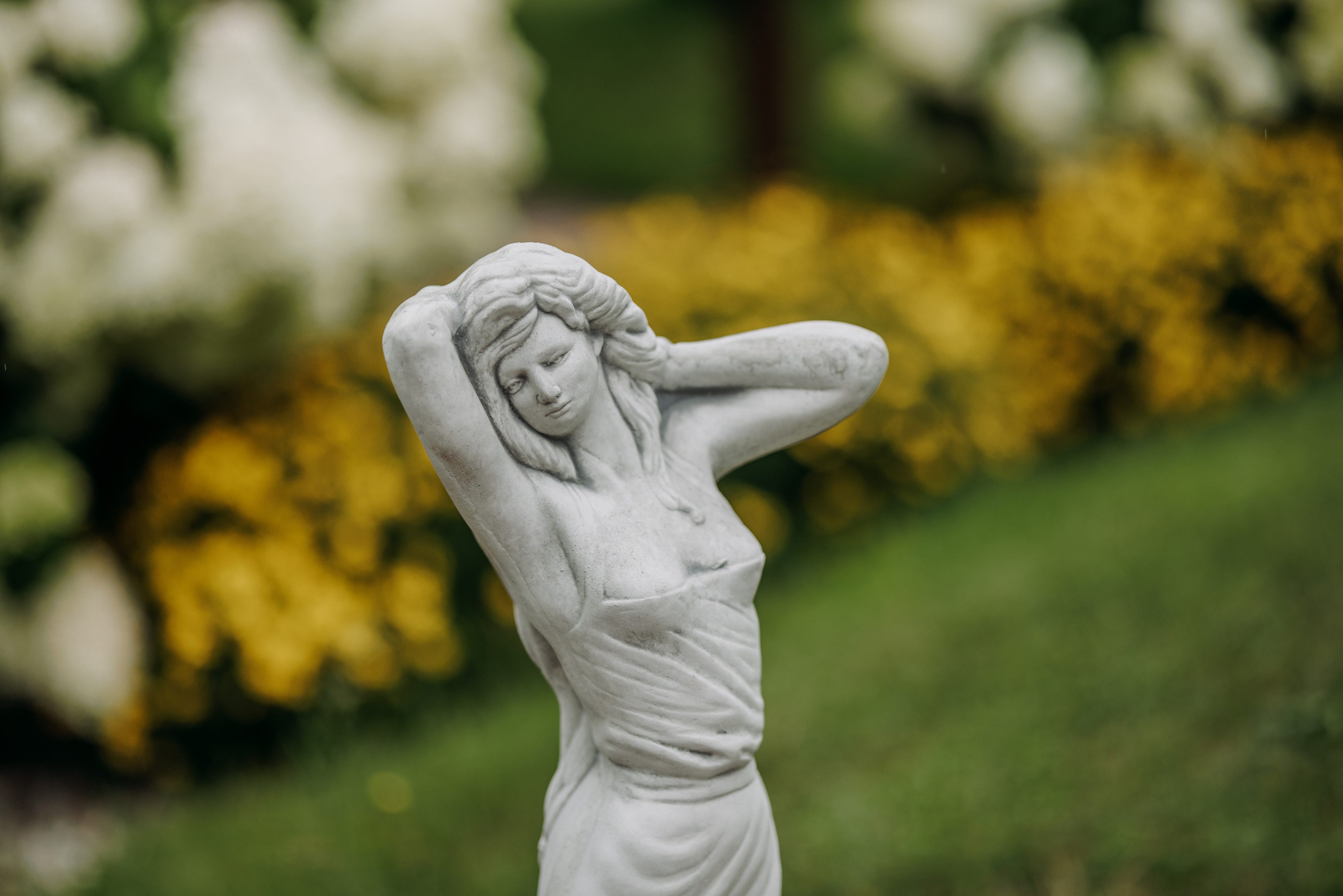 gartendekoparadies.de Gartenfigur Statue Venus auf Wasserspiel, H. 72 cm, 15 kg, Frostsicher