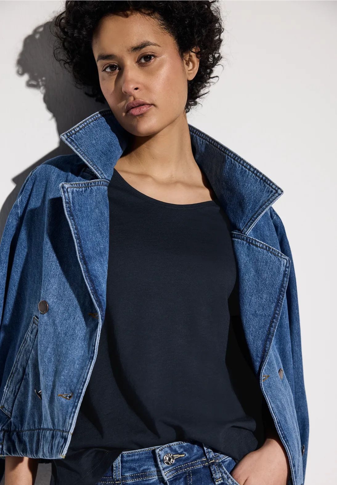 STREET ONE T-Shirt – Kurzarmshirt mit V-Ausschnitt und doppellagiger Front günstig online kaufen