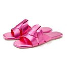 LASCANA Mule, Sommerschuh, offener Schuh, Sandale Pantolette im modischen Metallic Look mit raffinierten Riemchen VEGAN