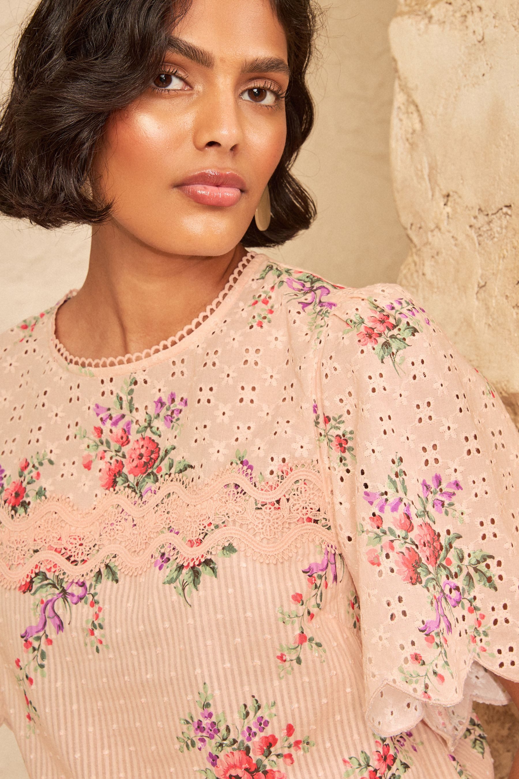 Love & Roses Kurzarmbluse Love & Roses Bluse mit Lochstickerei, Regular (1-tlg) – Bild 3 von 5
