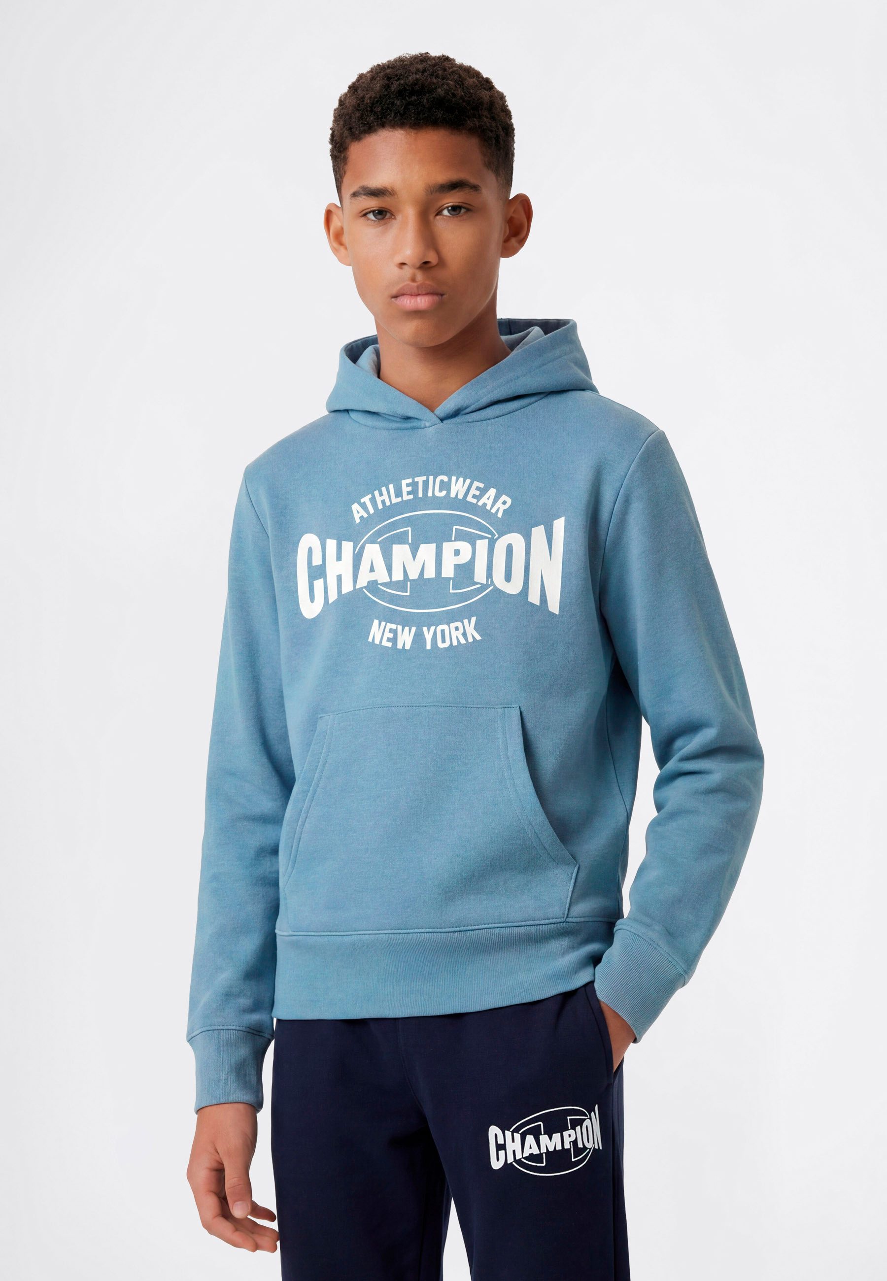 Champion Kapuzensweatshirt SPORTWEAR HOODIE Standard Fit für Kinder und Jugendliche, mit sportlichem Stil, Langarmdesign