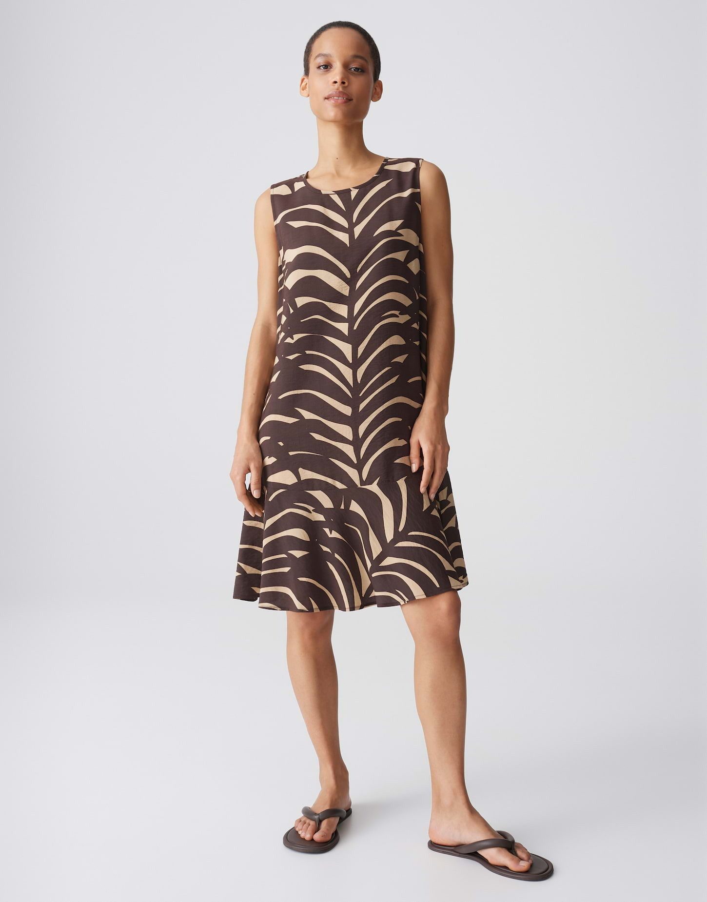 OPUS Trägerkleid Wenola leaves Perlmuttknöpfe verleihen dem Look feine Eleganz