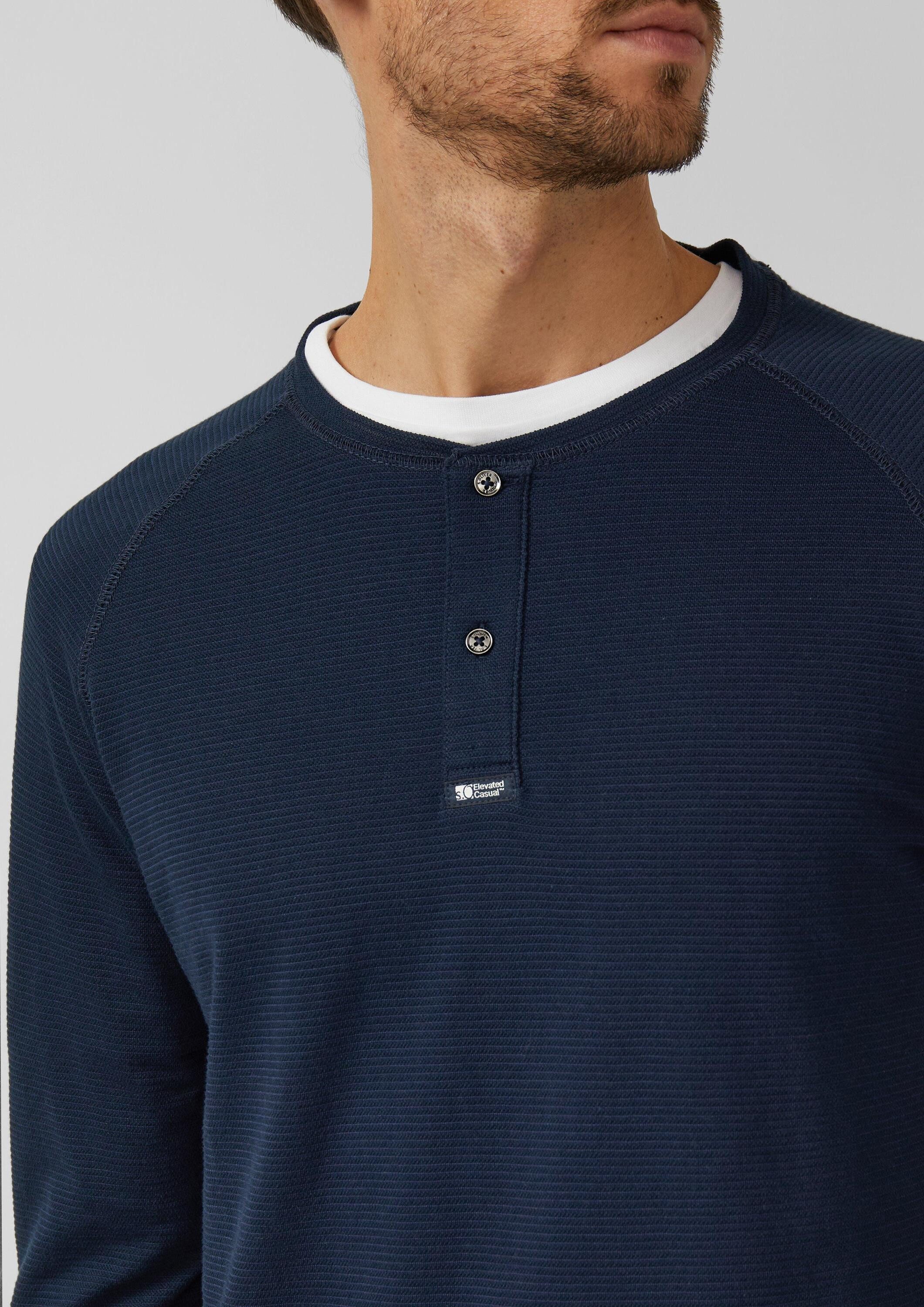 s.Oliver Langarmshirt T-Shirt Strukturiertes Langarmshirt mit Henley-Ausschnitt
