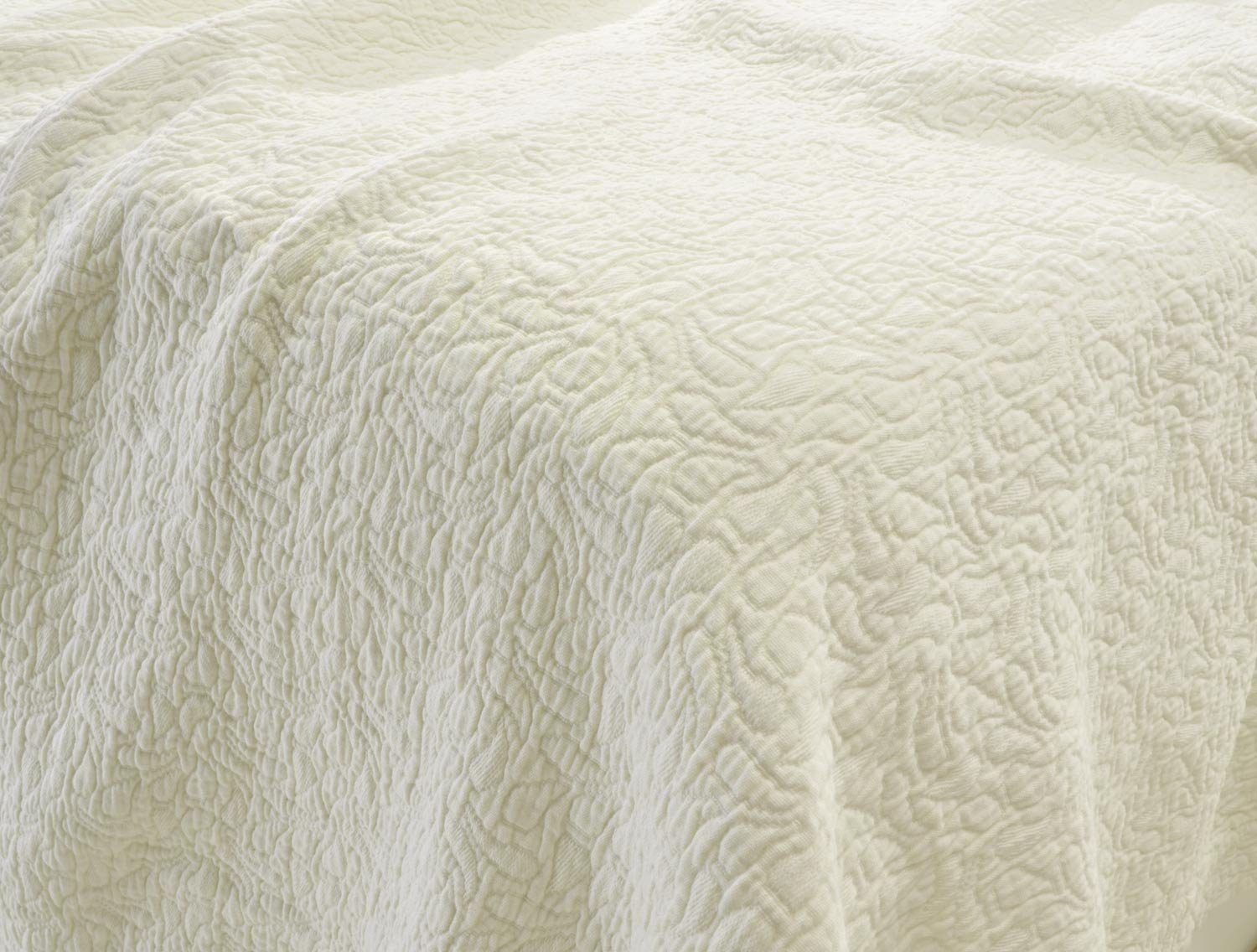 Wohnen und Accessoires GmbH & Co. KG Bettüberwurf Tagesdecke Estoril - Paisley Muster